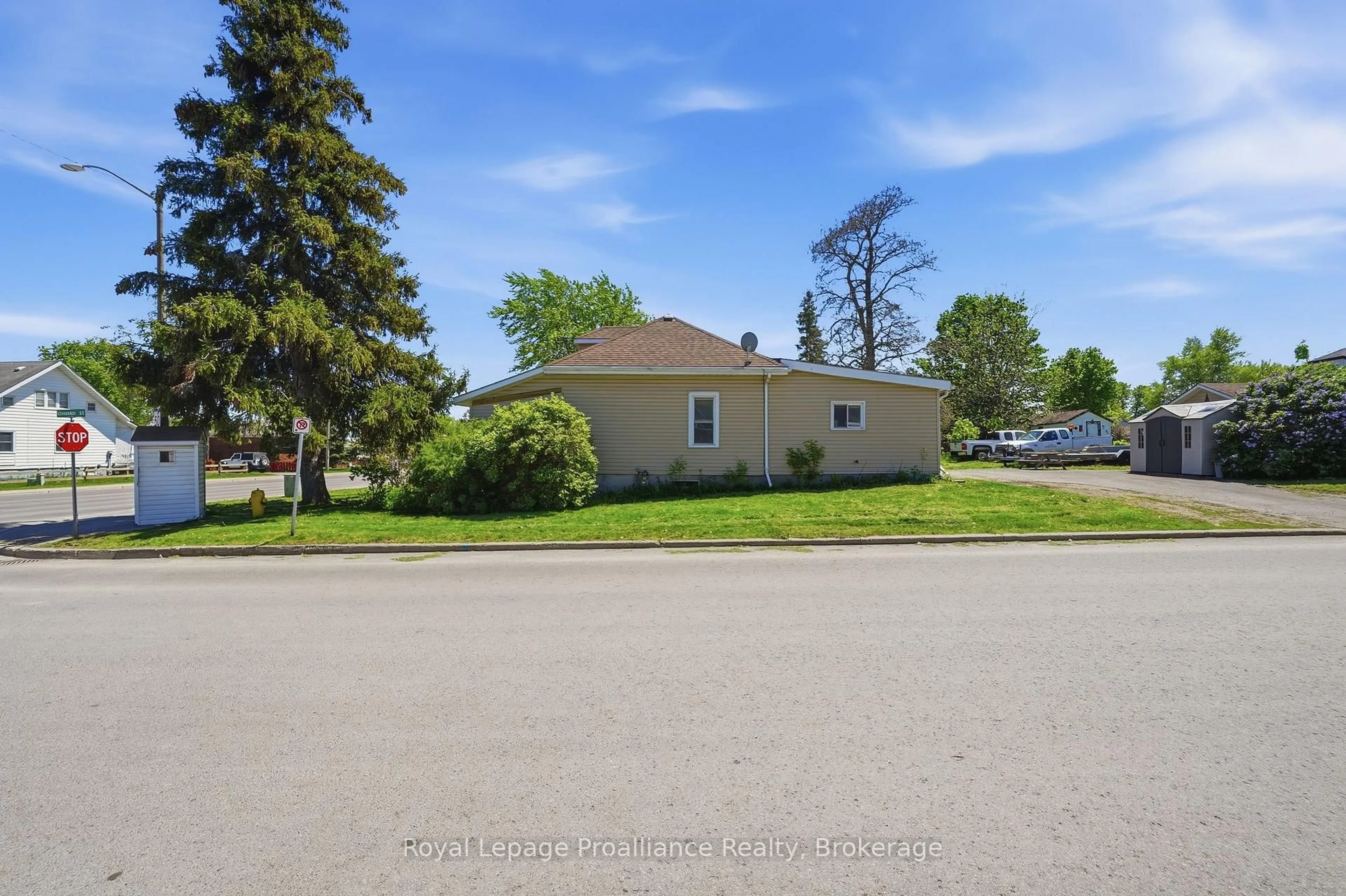 Unknown for 252 Sidney St, Quinte West Ontario K8V 2T4