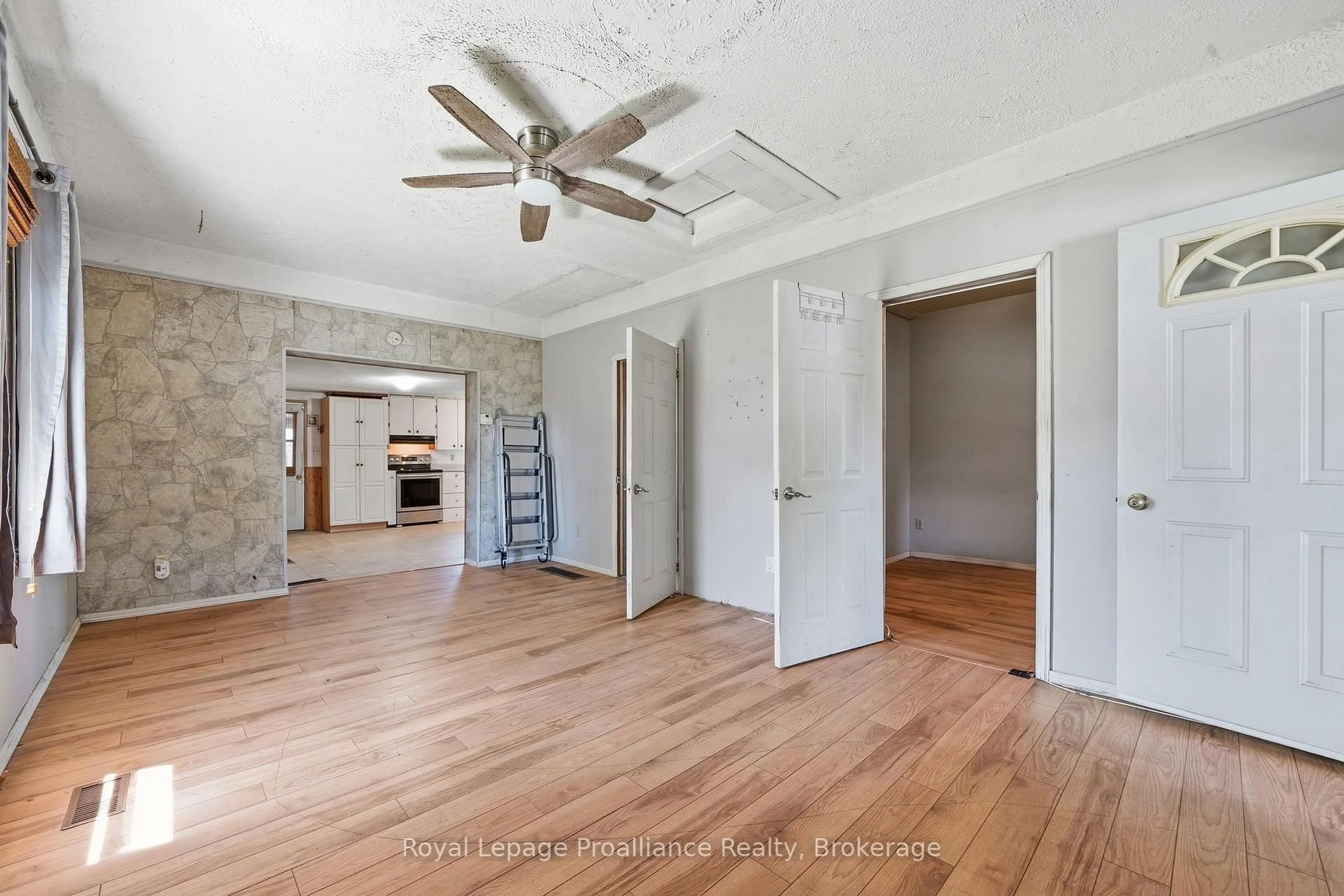 A pic of a room for 252 Sidney St, Quinte West Ontario K8V 2T4