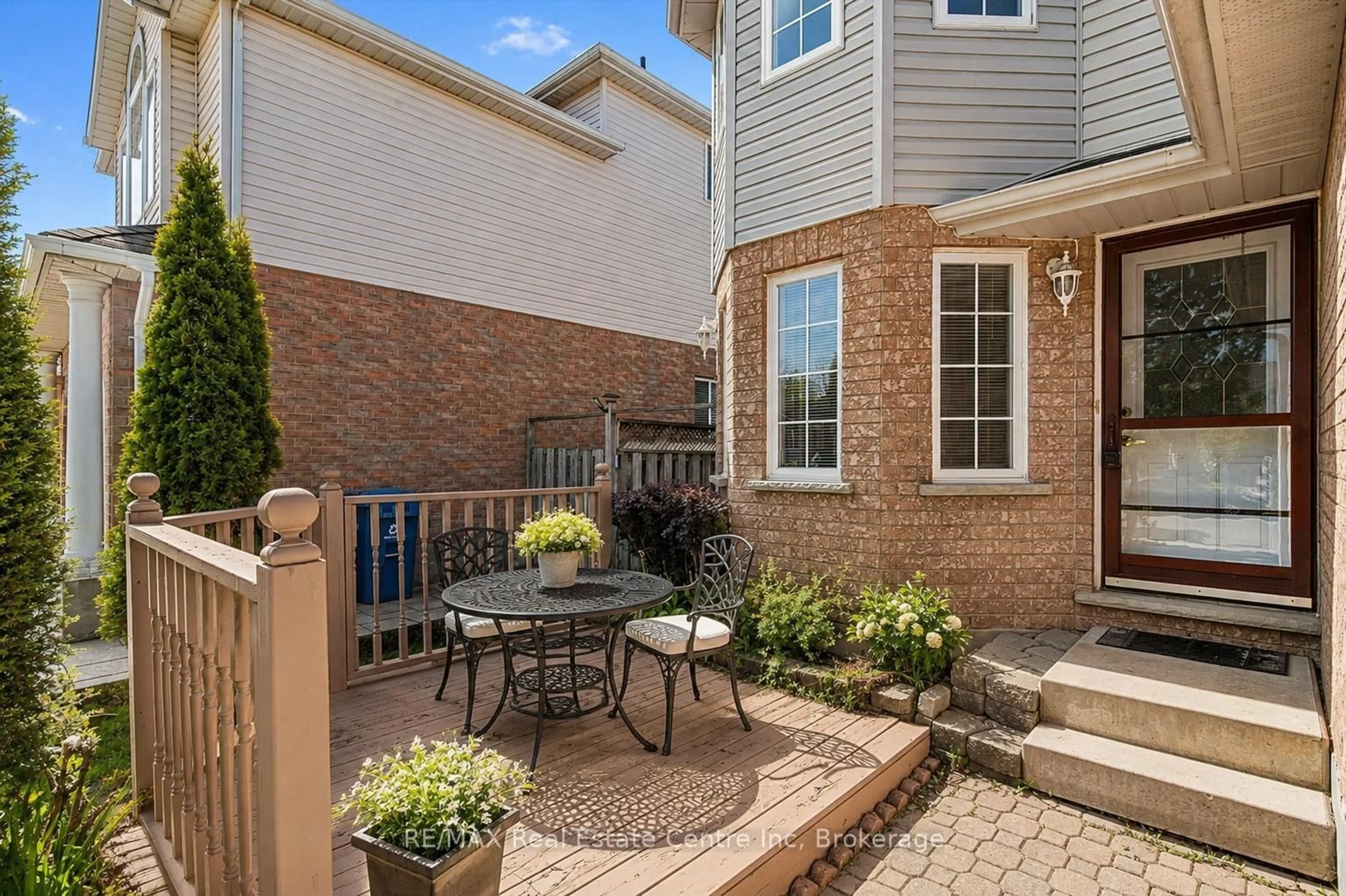 Patio, street for 19 Ryde Rd, Guelph Ontario N1K 1V8