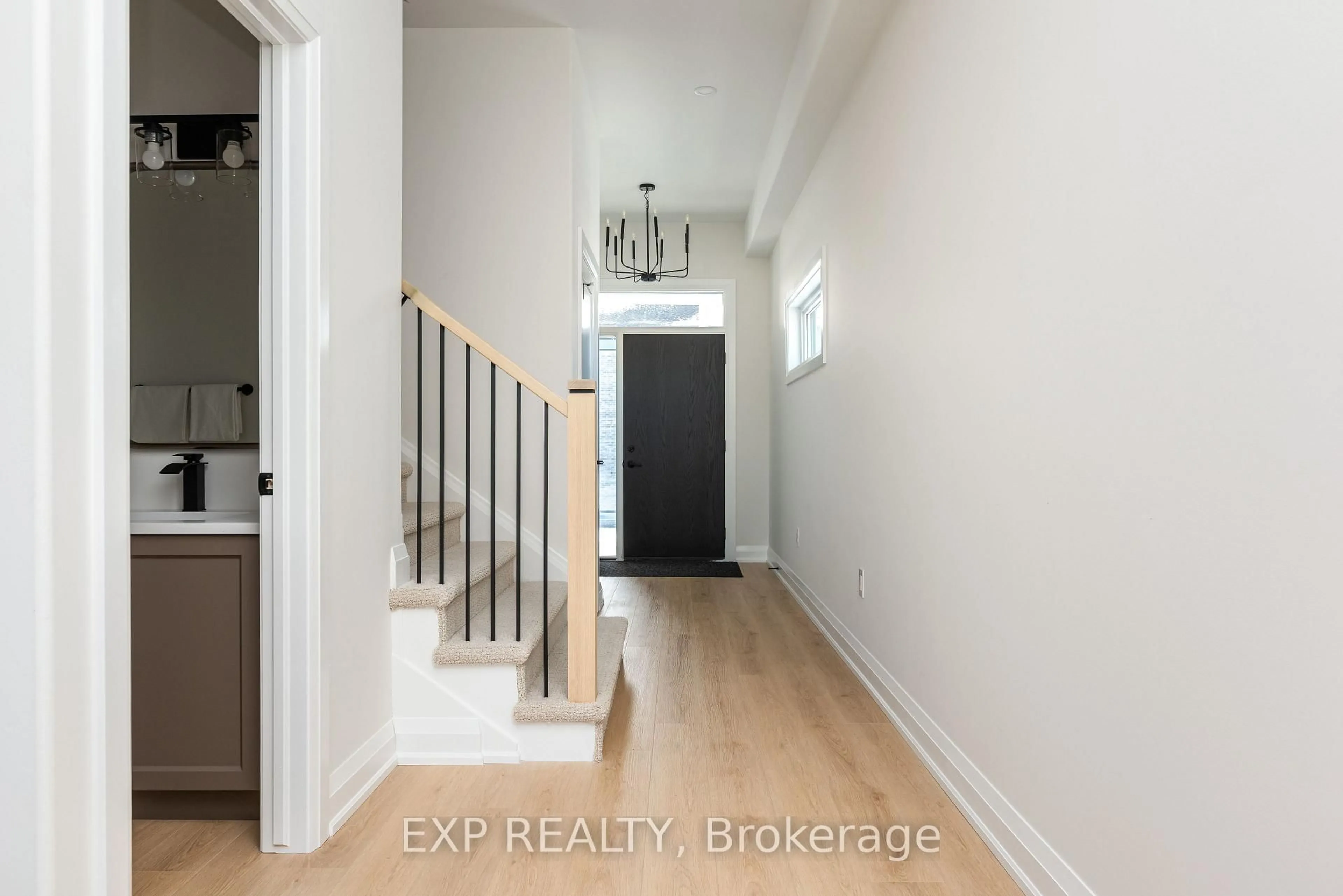 Indoor entryway for 6152 Curlin Cres, Niagara Falls Ontario L2H 3W8