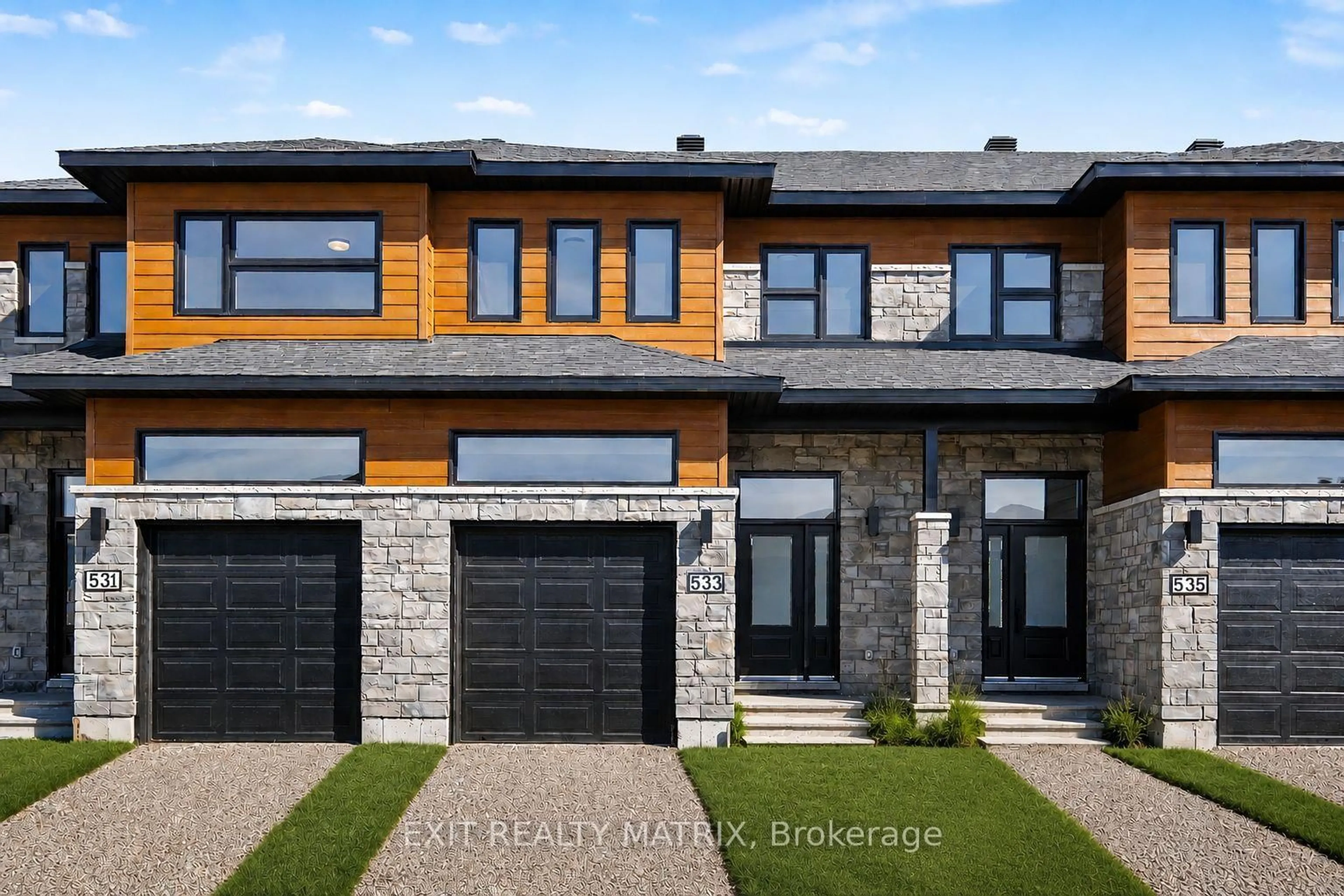 Home with brick exterior material, street for 533 Regina St, Russell Ontario K0A 1W0