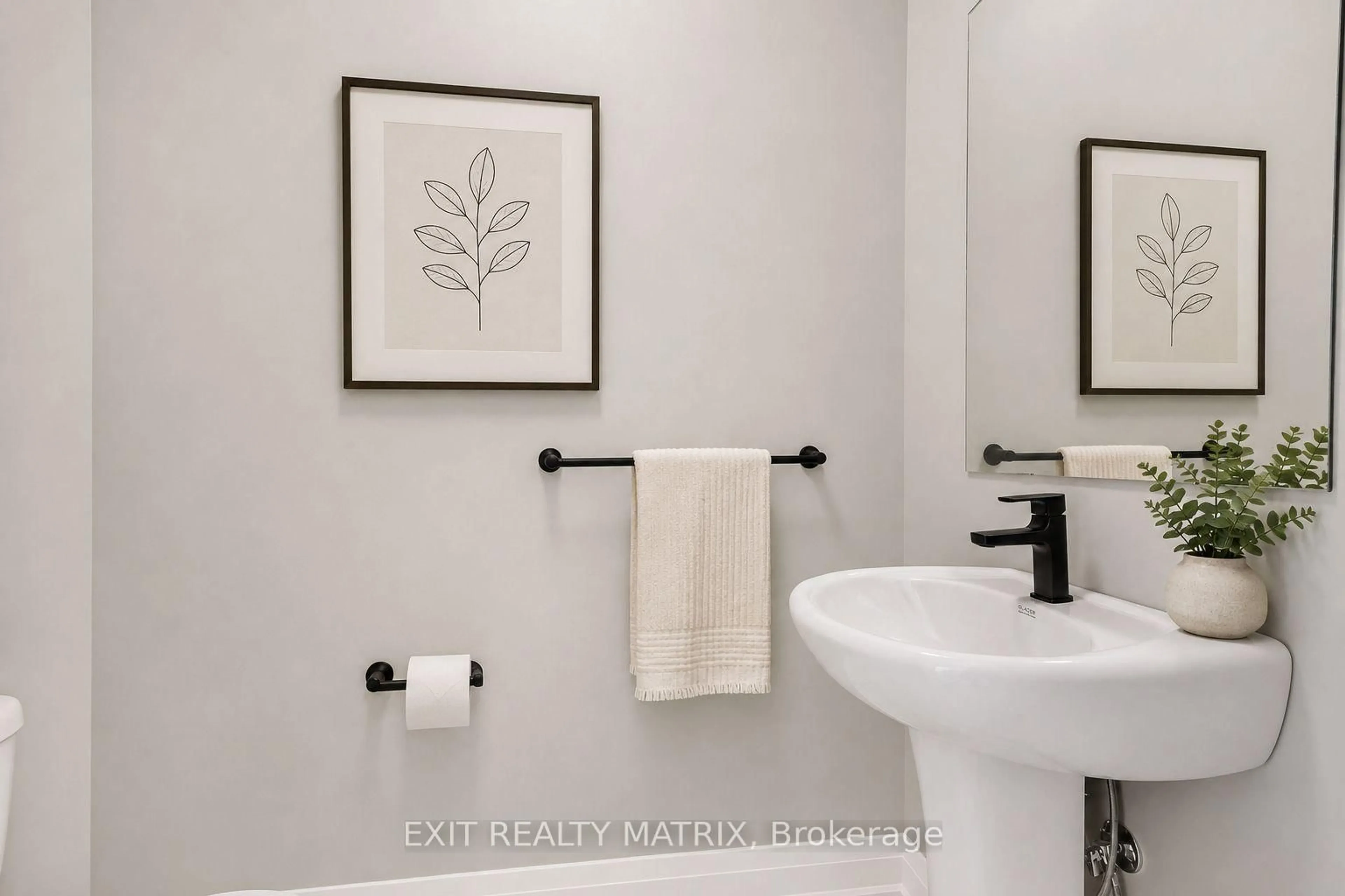 Contemporary bathroom, ceramic/tile floor for 531 Regina St, Russell Ontario K0A 1W0
