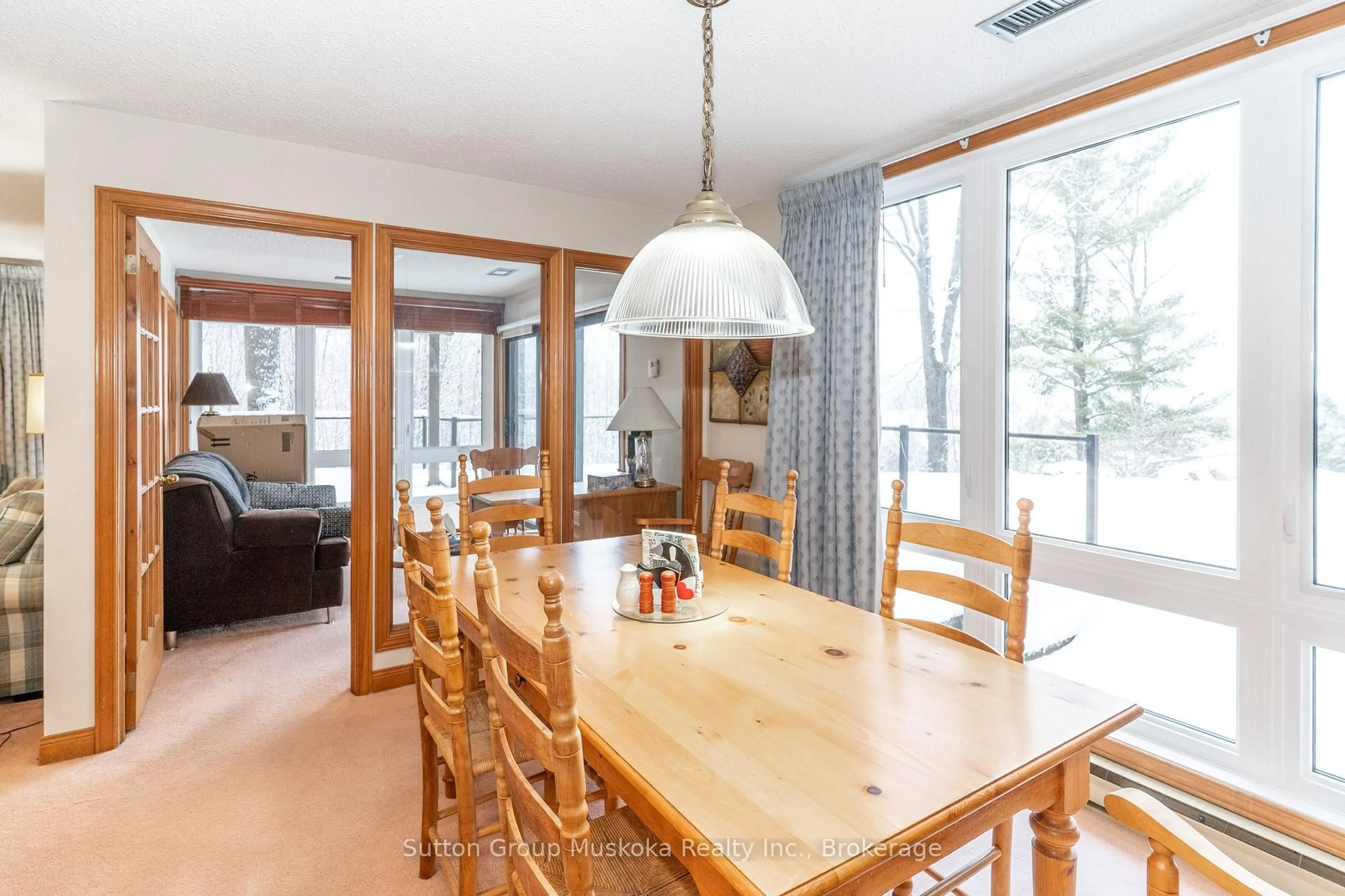 Dining room, wood/laminate floor for 22-102 Oakridge - Deerhurst Resort Dr, Huntsville Ontario P1H 2E8