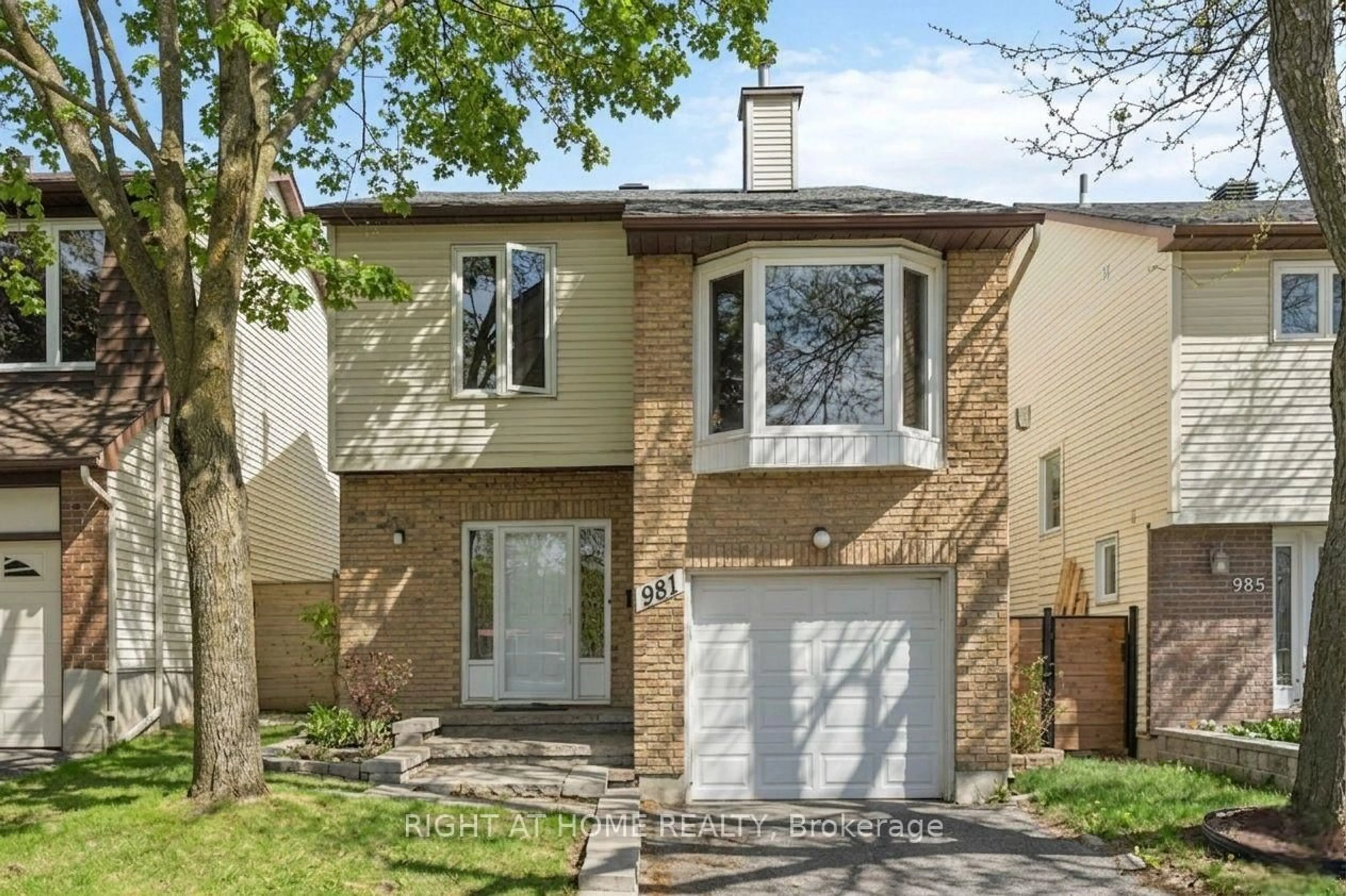 Home with brick exterior material, street for 981 Barwell Ave, Ottawa Ontario K2B 8H4