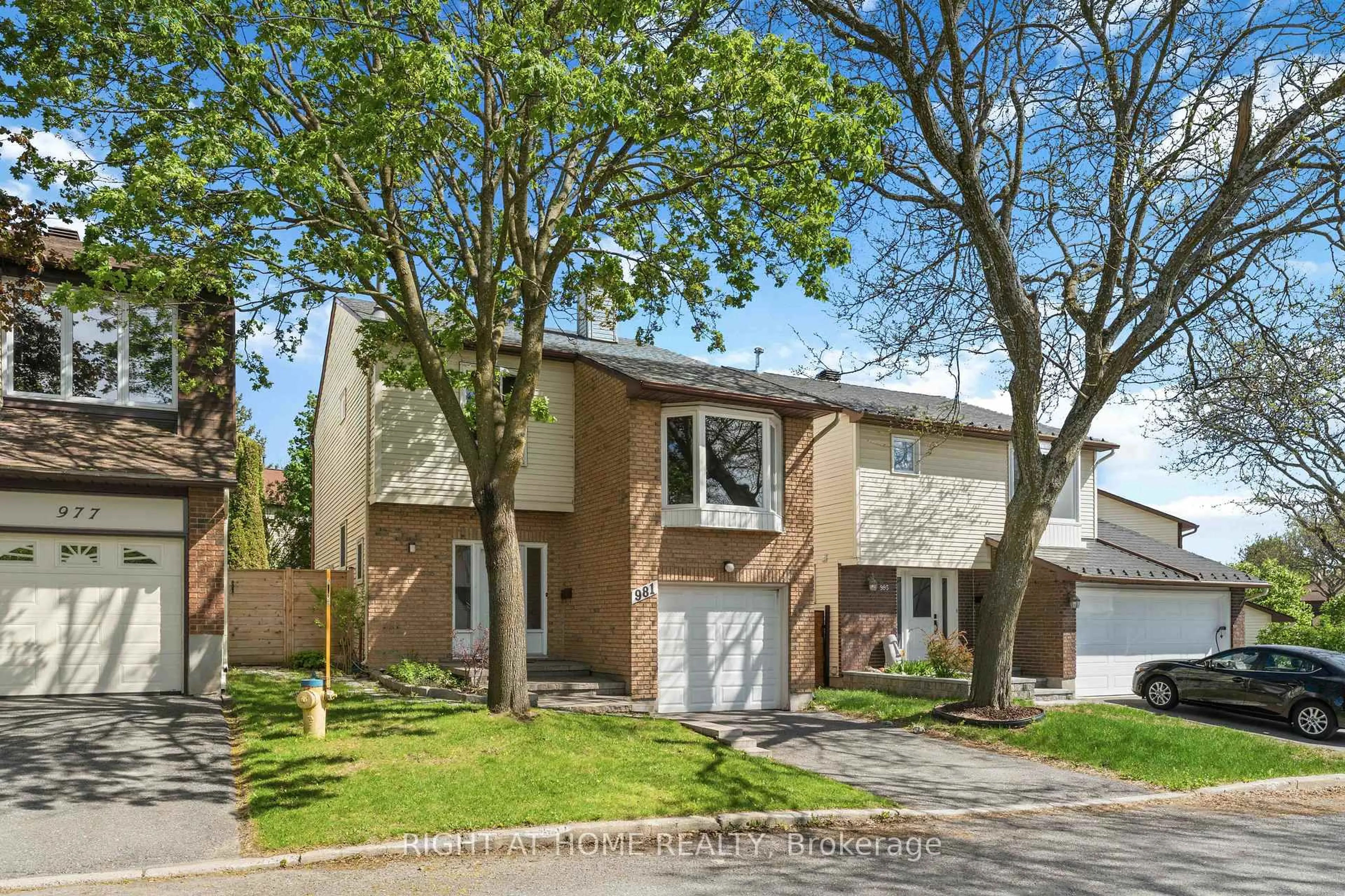 Home with brick exterior material, street for 981 Barwell Ave, Ottawa Ontario K2B 8H4