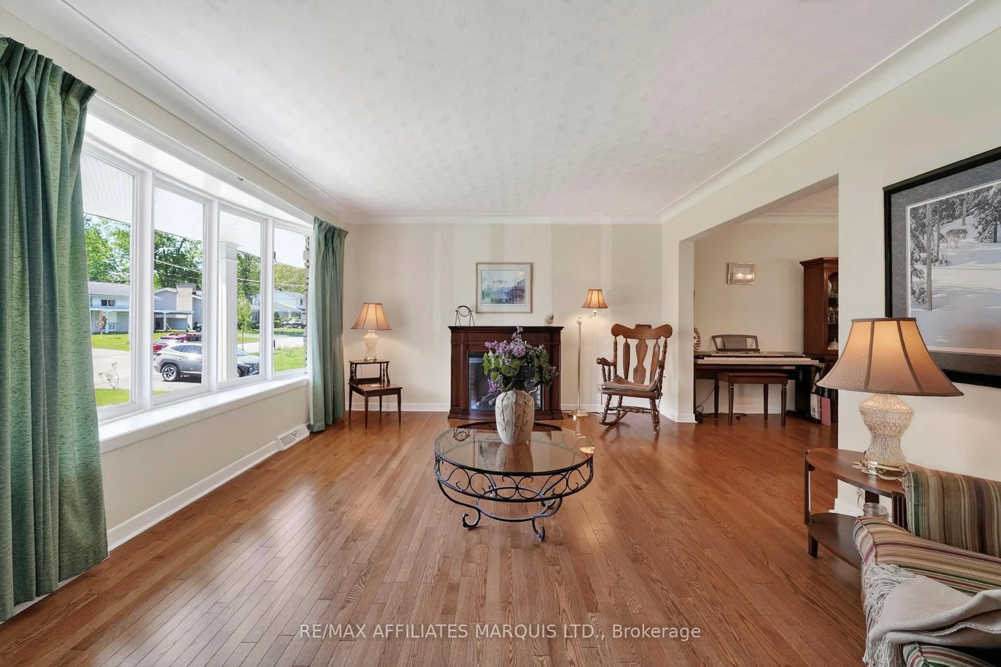 Unknown for 1607 Charles St, Cornwall Ontario K6J 1Z3