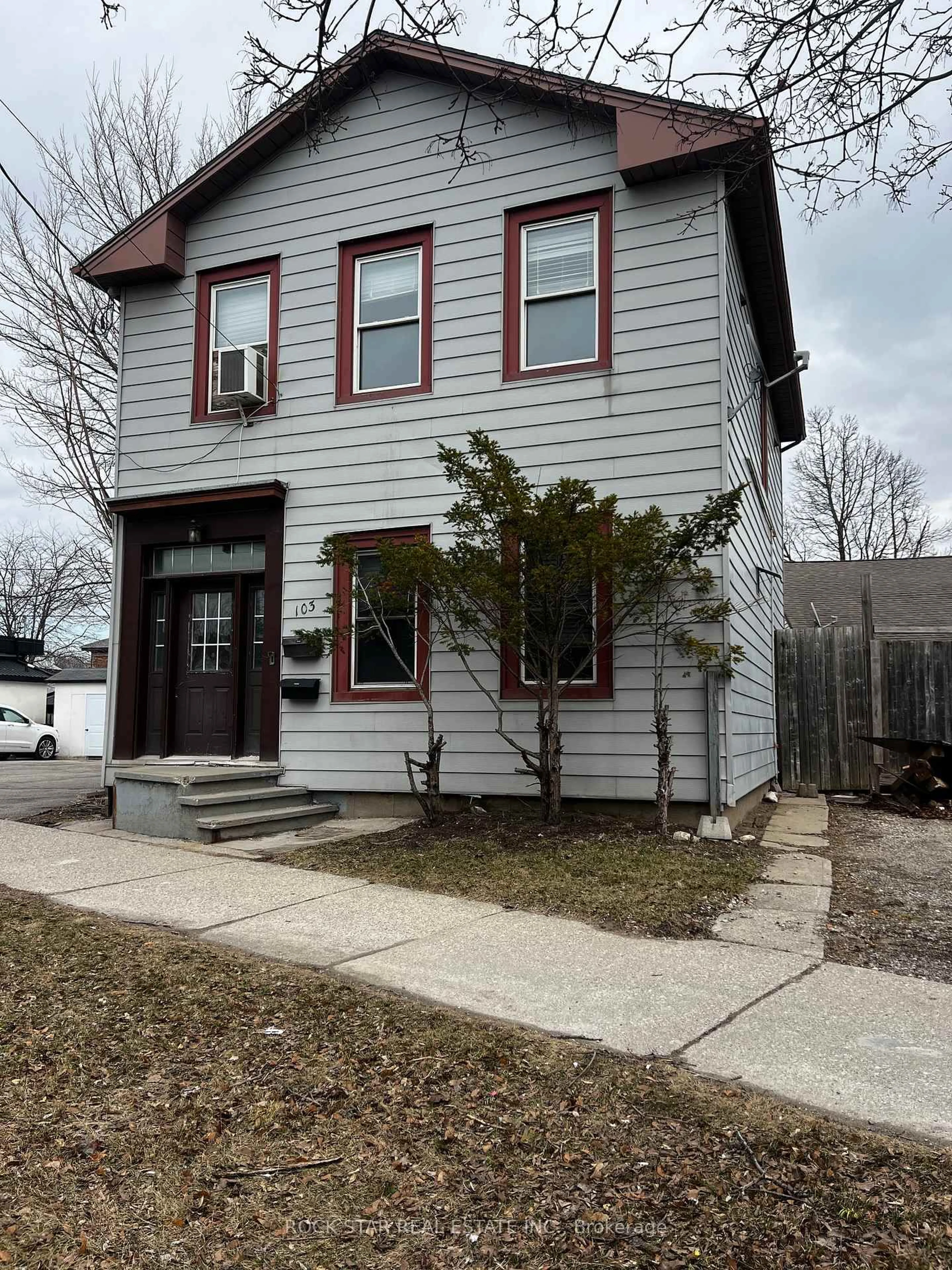 Home with vinyl exterior material, street for 103 West St, Brantford Ontario N3T 3E9