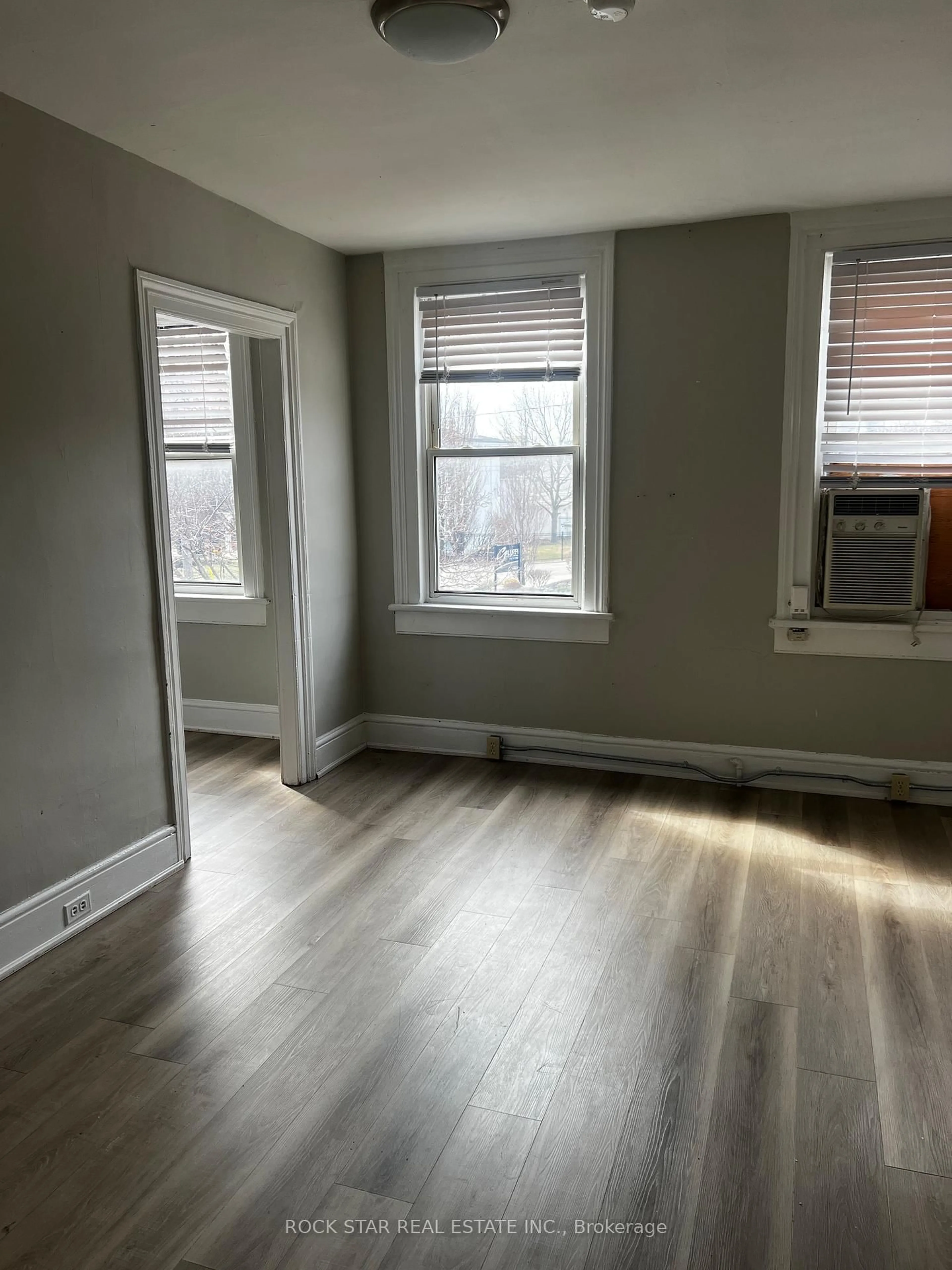 A pic of a room for 103 West St, Brantford Ontario N3T 3E9