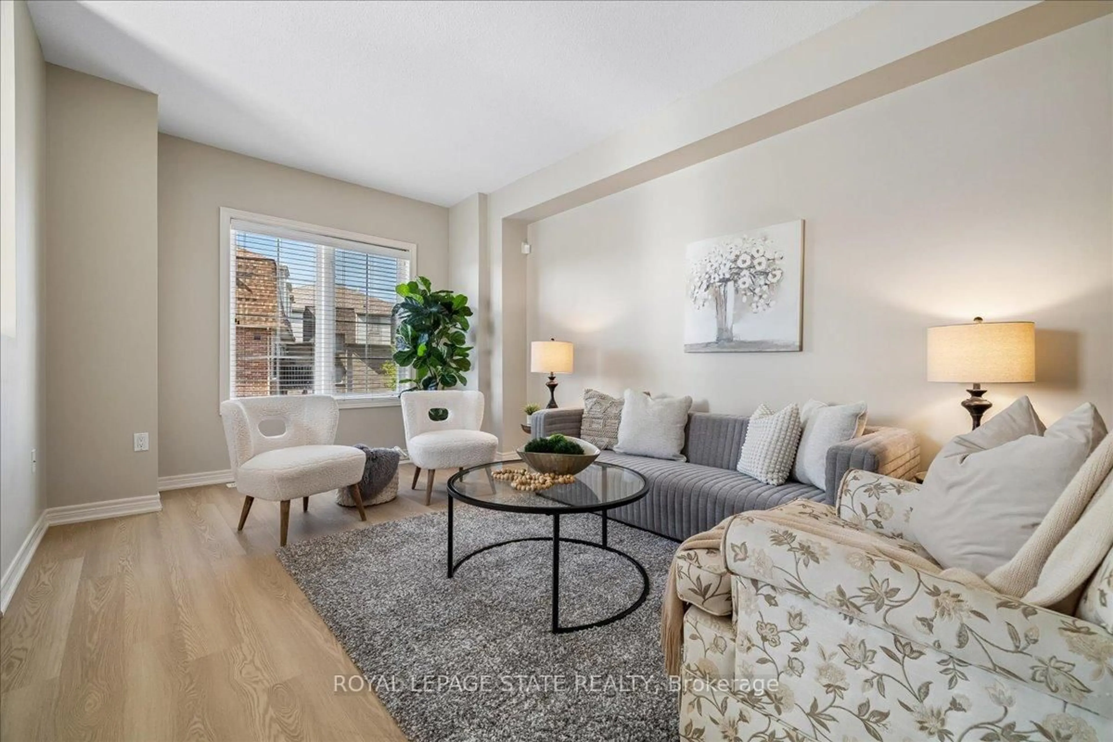 Living room with furniture, unknown for 11 Stockbridge Gdns #25, Hamilton Ontario L8J 0H5