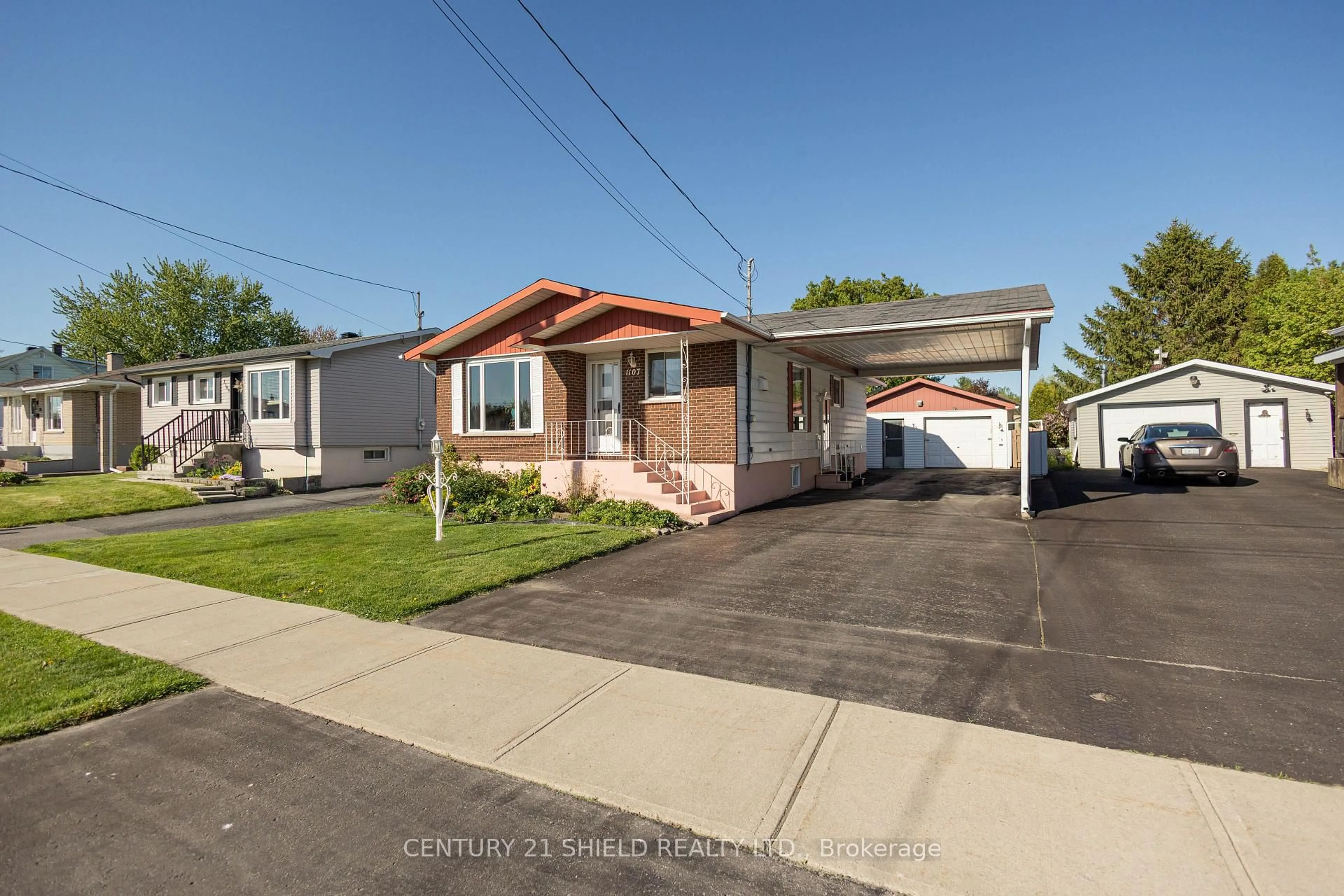 Home with vinyl exterior material, street for 1107 Grand Ave, Cornwall Ontario K6H 4T6