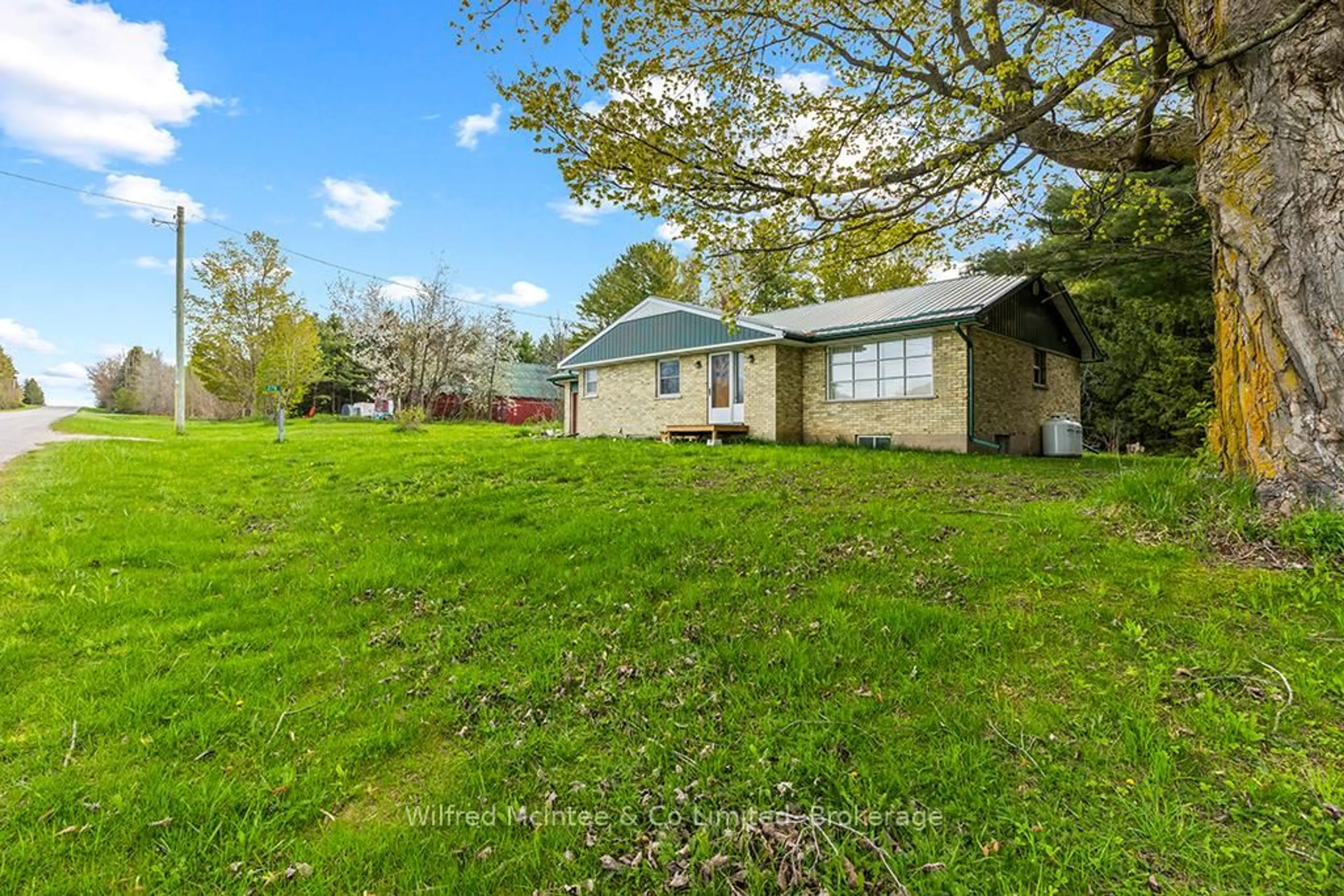 A pic from outside/outdoor area/front of a property/back of a property/a pic from drone, unknown for 279 Sideroad 5 Rd, Arran-Elderslie Ontario N0H 2L0