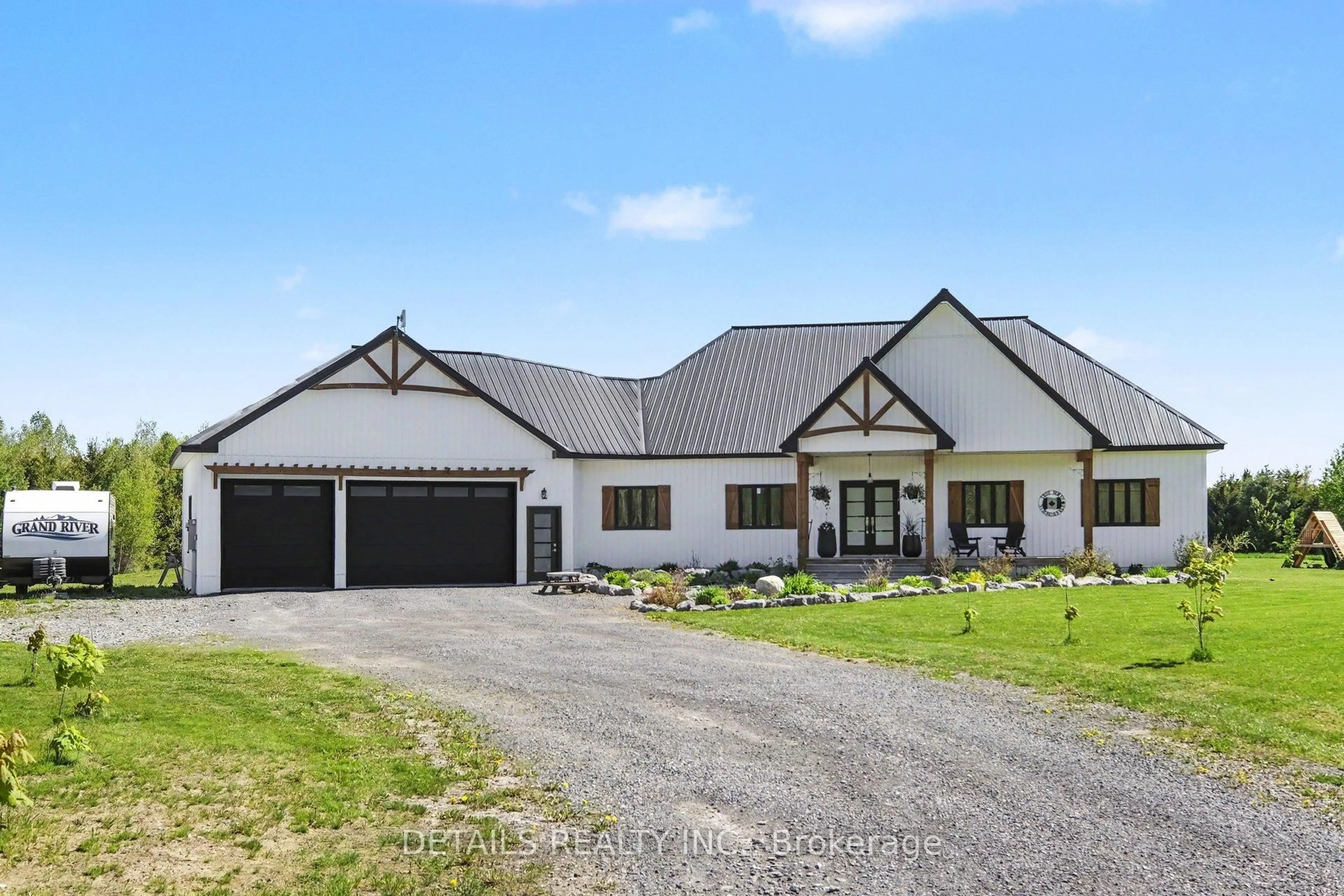 A pic from outside/outdoor area/front of a property/back of a property/a pic from drone, street for 6255 Saumure Rd, Orleans Ontario K4B 1T2