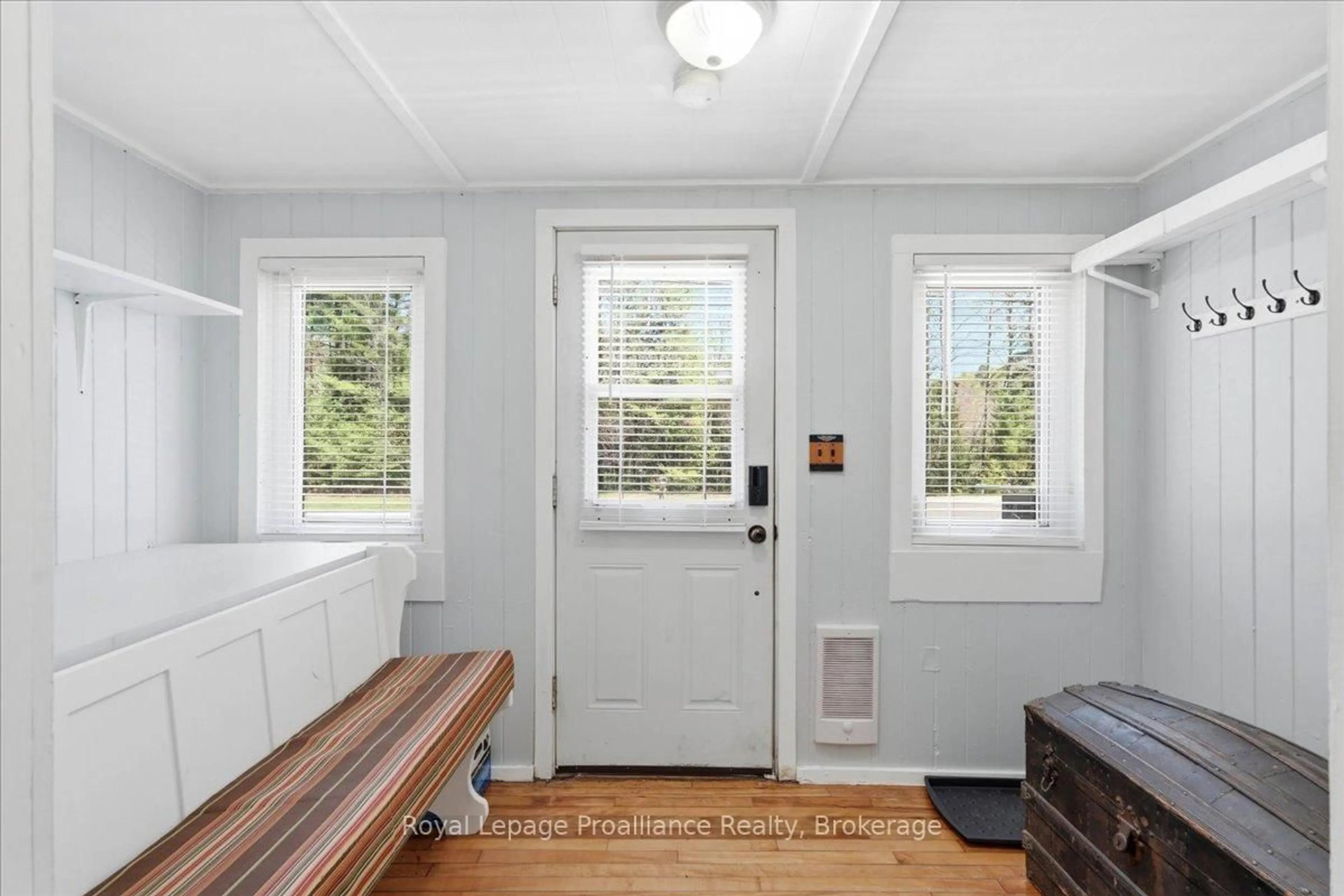 Indoor entryway for 18128 Highway 41, Plevna Ontario K0H 2M0