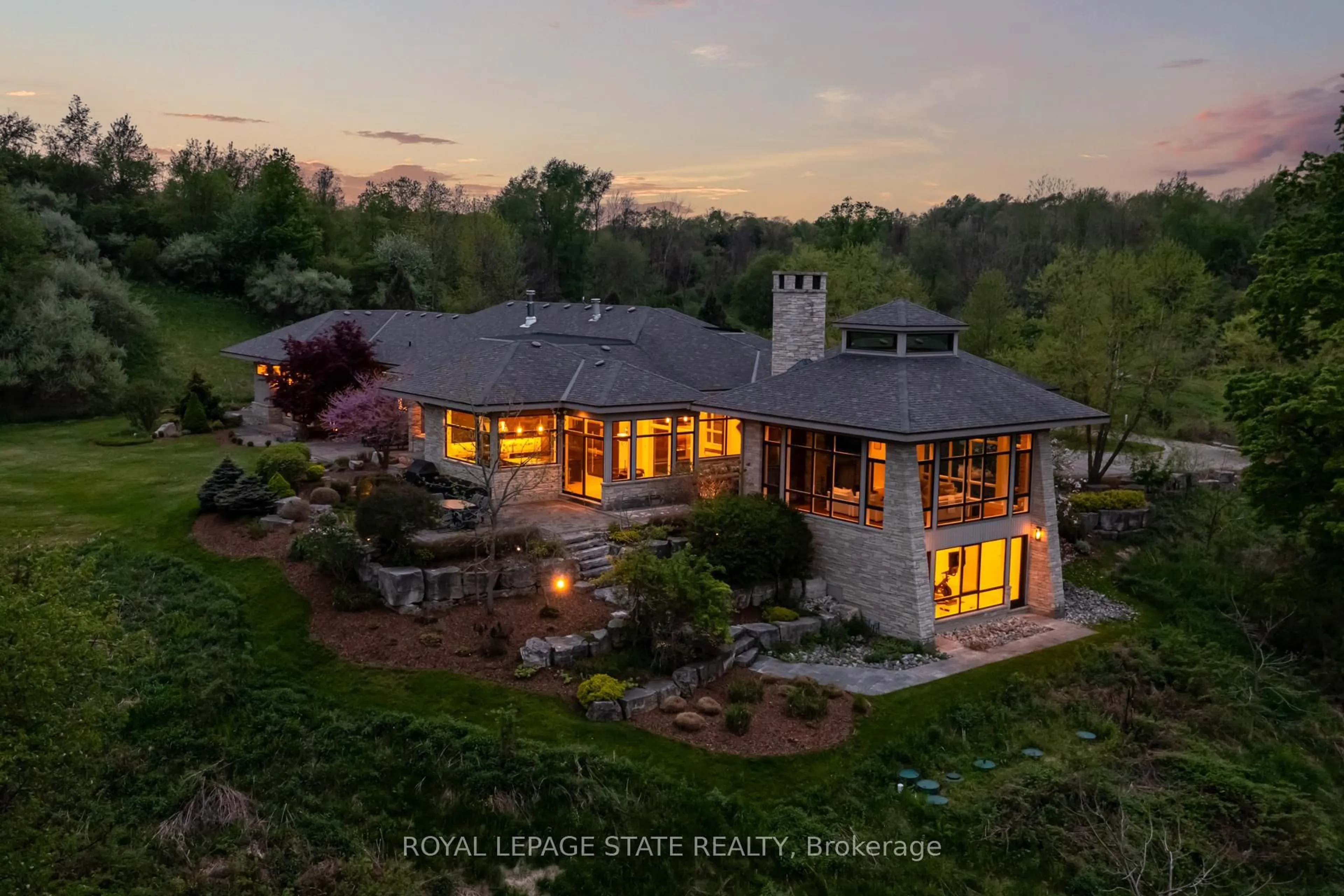 A pic from outside/outdoor area/front of a property/back of a property/a pic from drone, water/lake/river/ocean view for 1099 Mineral Springs Rd, Hamilton Ontario L9H 5E3