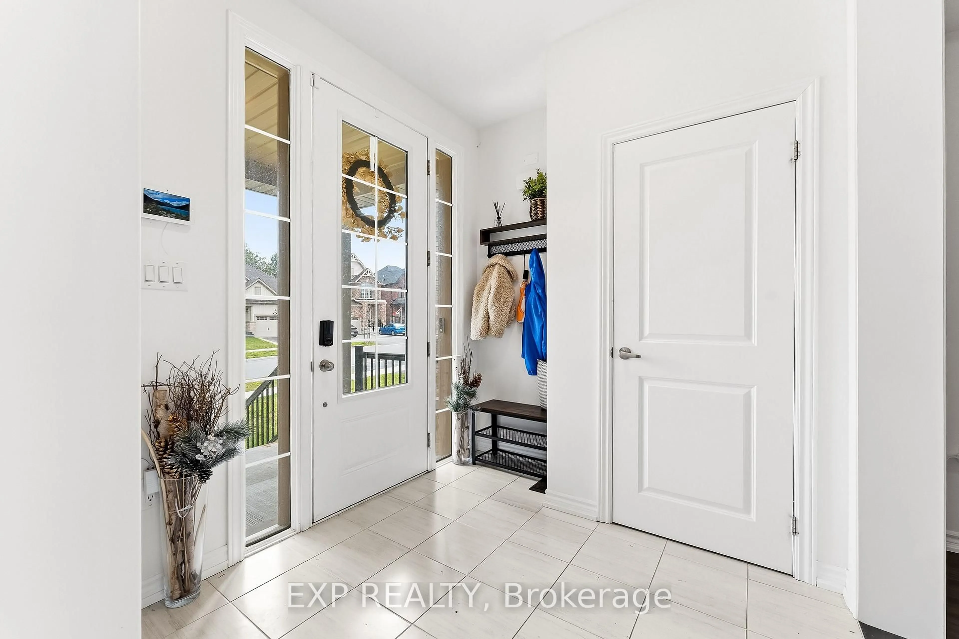 Indoor entryway for 22 Connolly Rd, Kawartha Lakes Ontario K9V 0P1