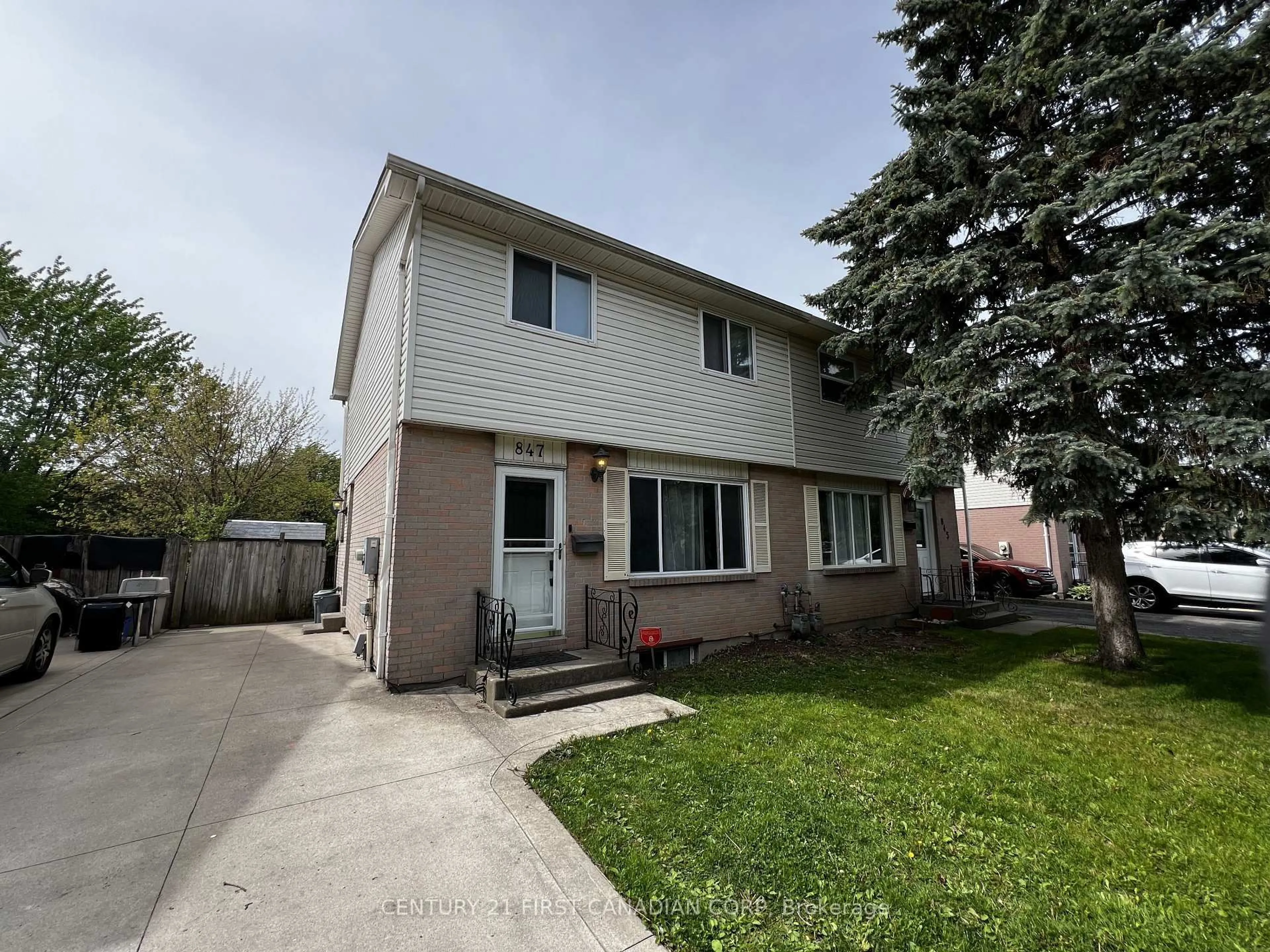 Home with vinyl exterior material, street for 847 Jalna Blvd, London South Ontario N6E 2S2
