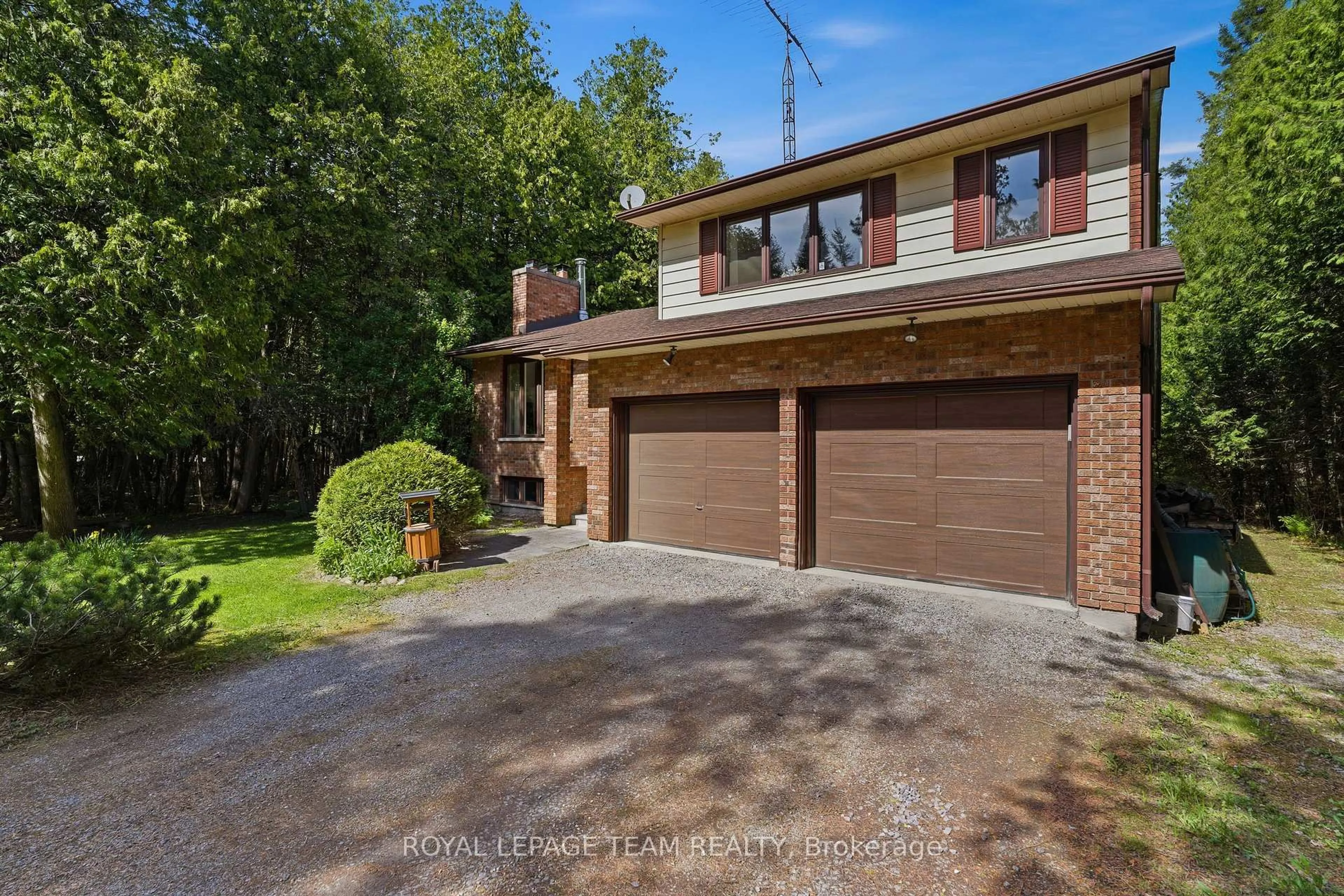 A pic from outside/outdoor area/front of a property/back of a property/a pic from drone, street for 116 Deerwood Dr, Kinburn Ontario K0A 2H0