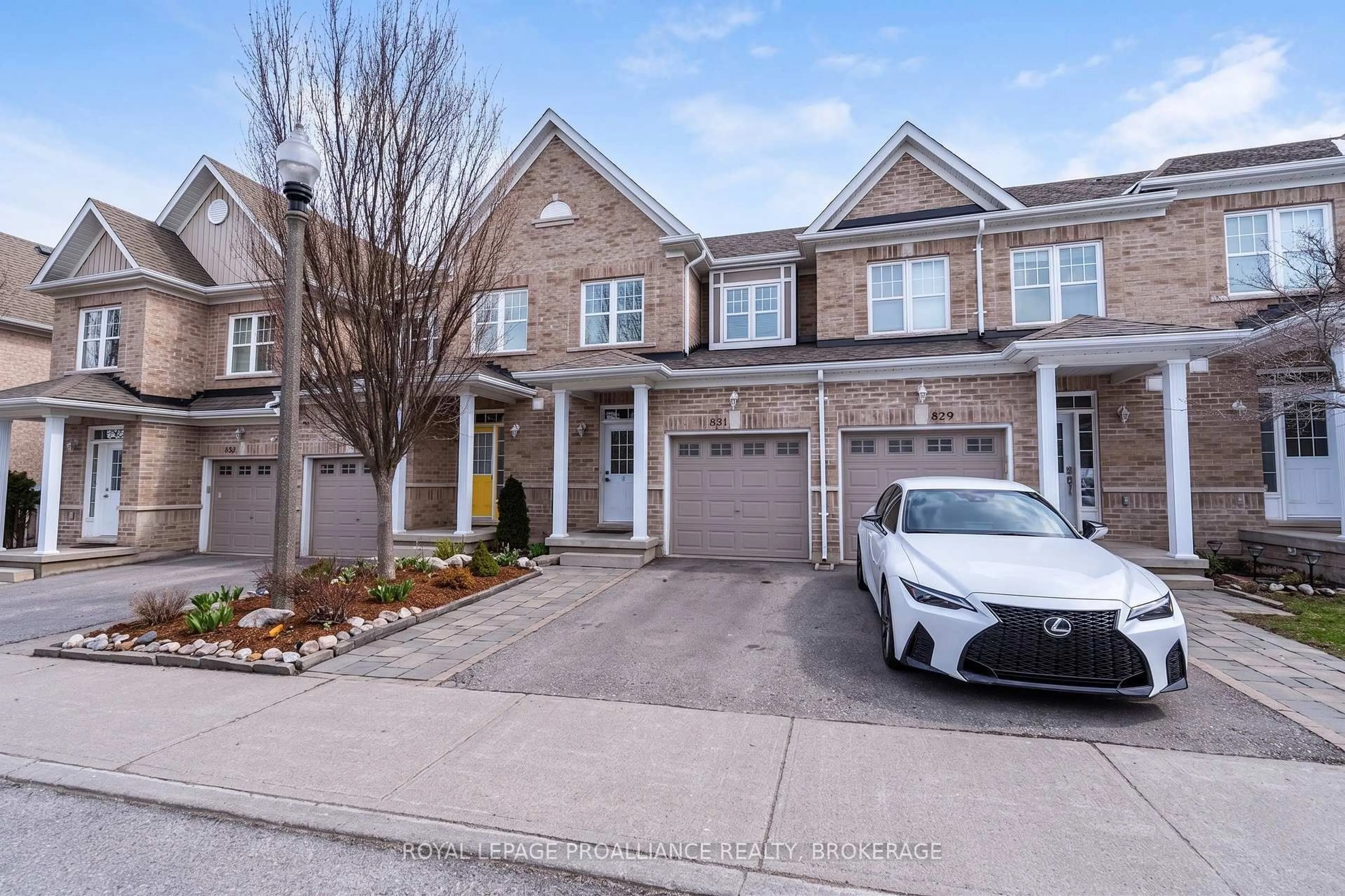A pic from outside/outdoor area/front of a property/back of a property/a pic from drone, street for 831 Newmarket Lane, Kingston Ontario K7K 0C8