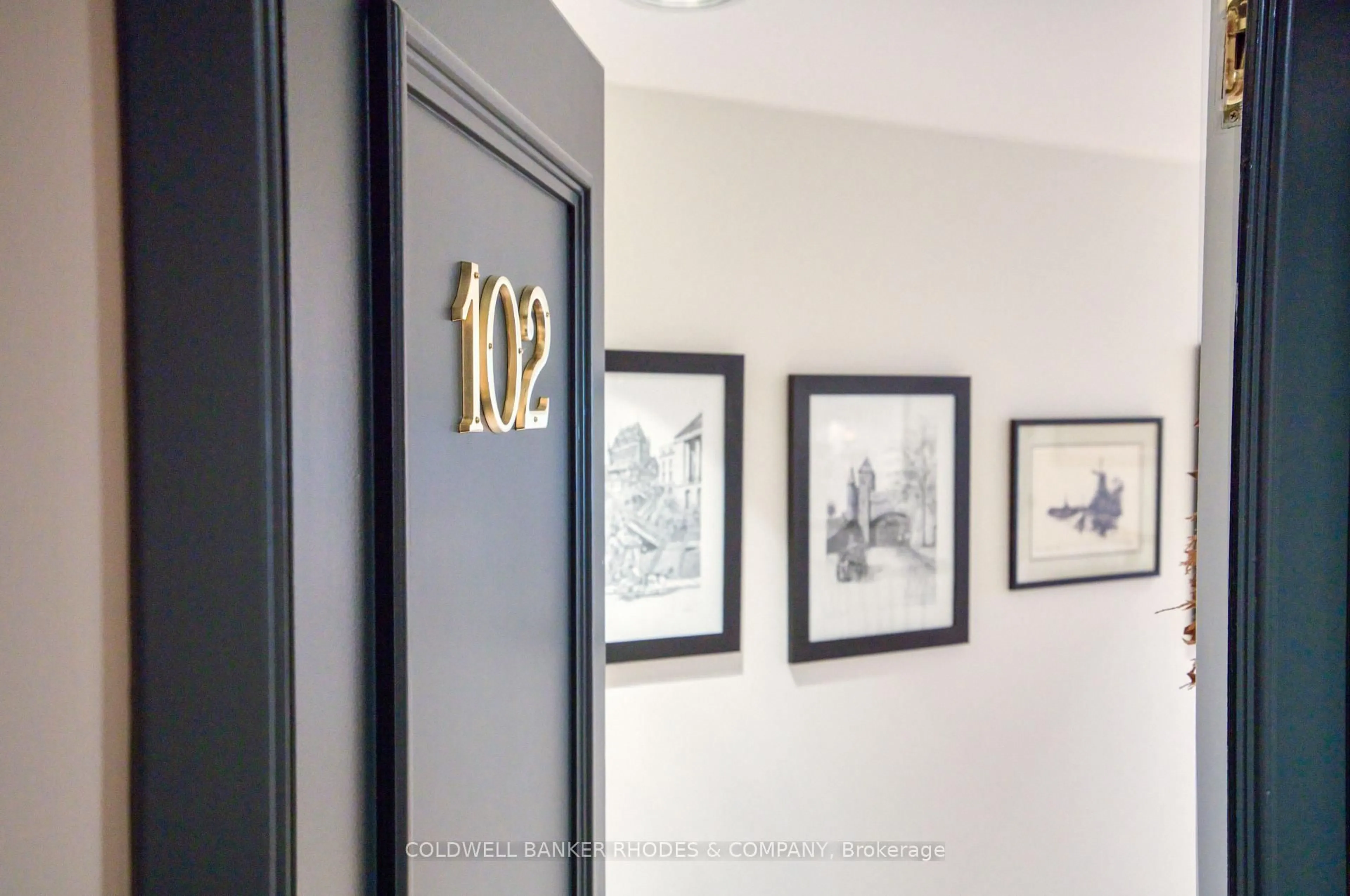Indoor entryway for 21 Durham Private #102, Ottawa Ontario K1M 2H8