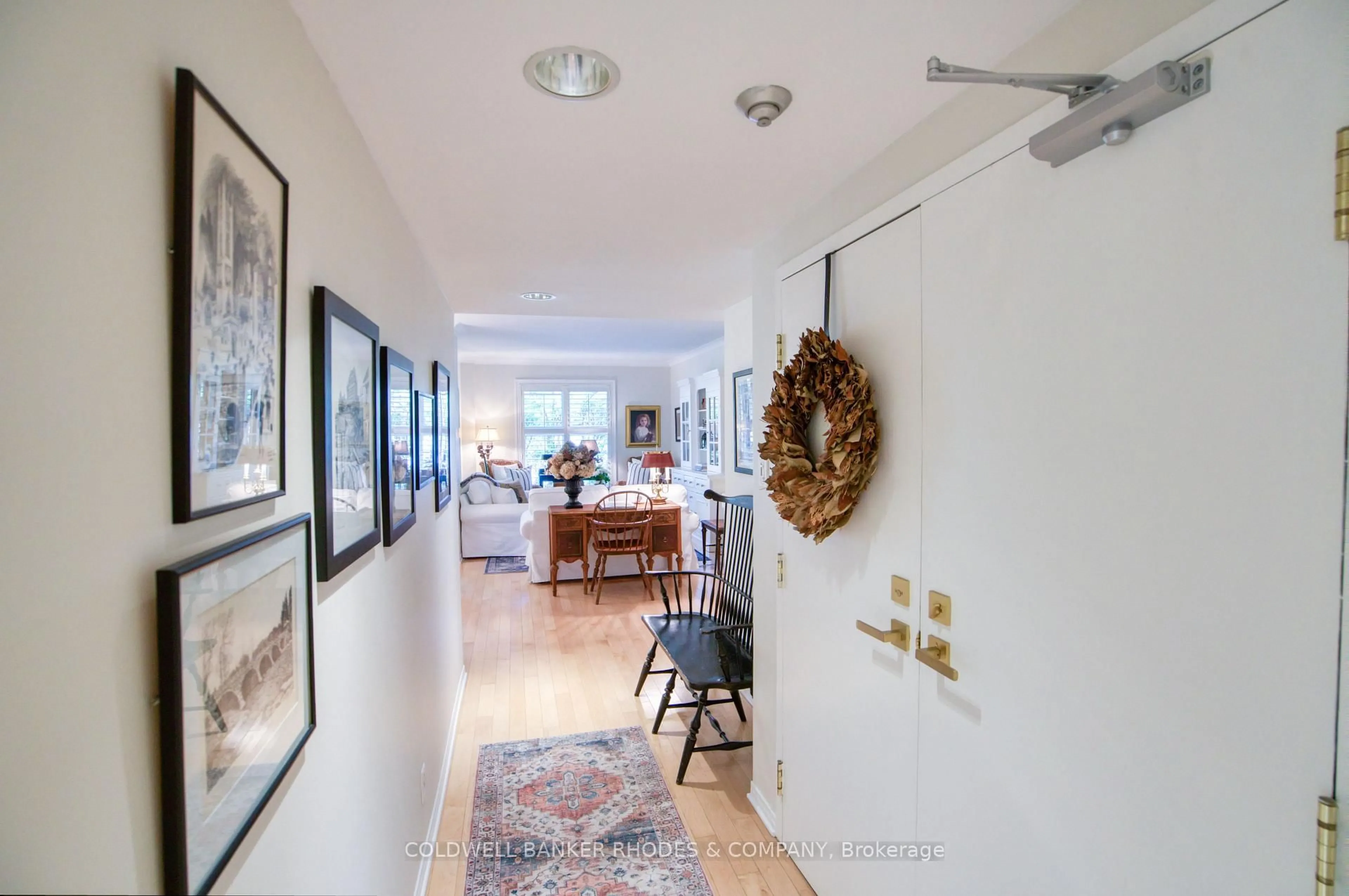 Indoor entryway for 21 Durham Private #102, Ottawa Ontario K1M 2H8