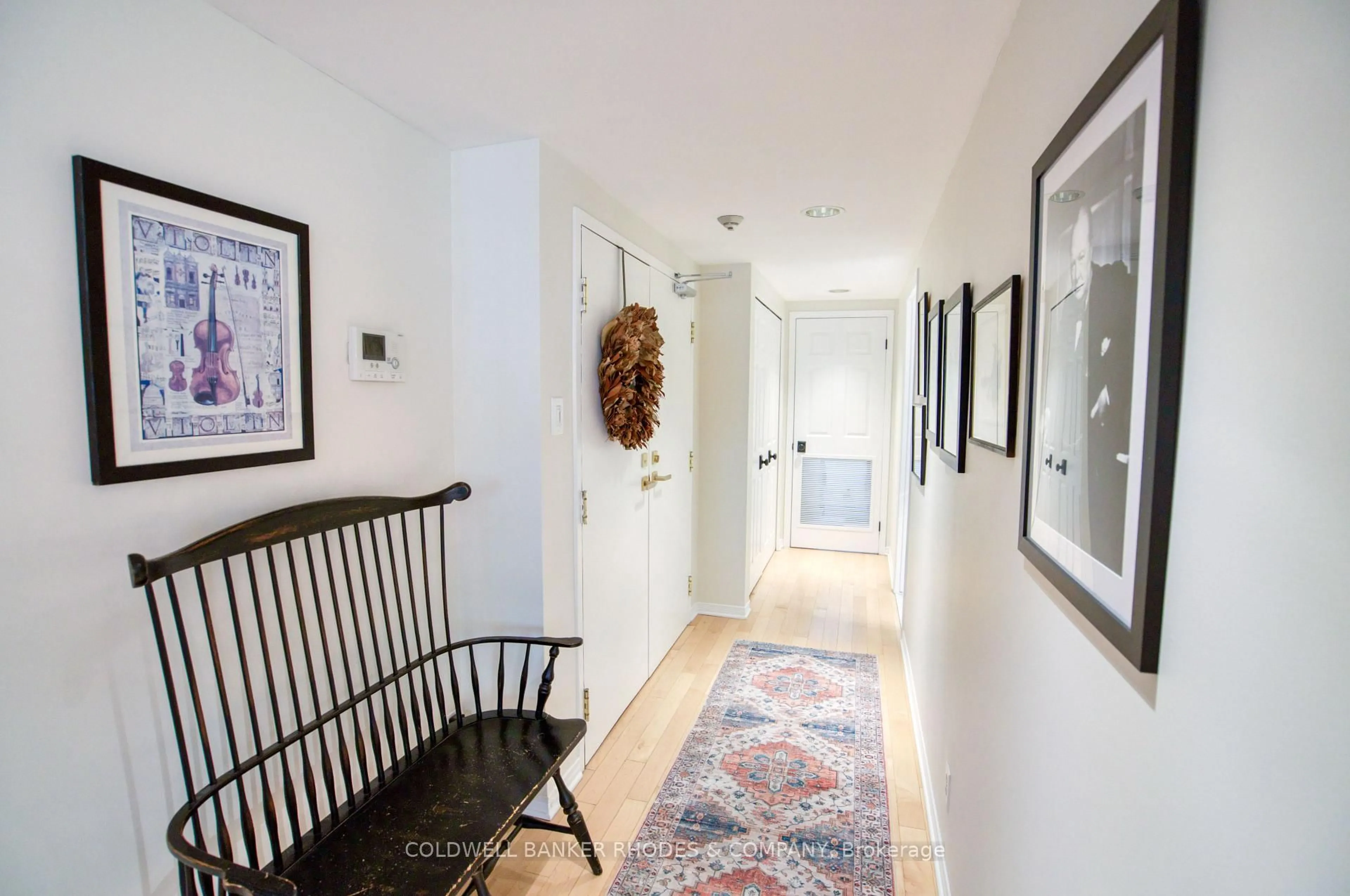 Indoor entryway for 21 Durham Private #102, Ottawa Ontario K1M 2H8