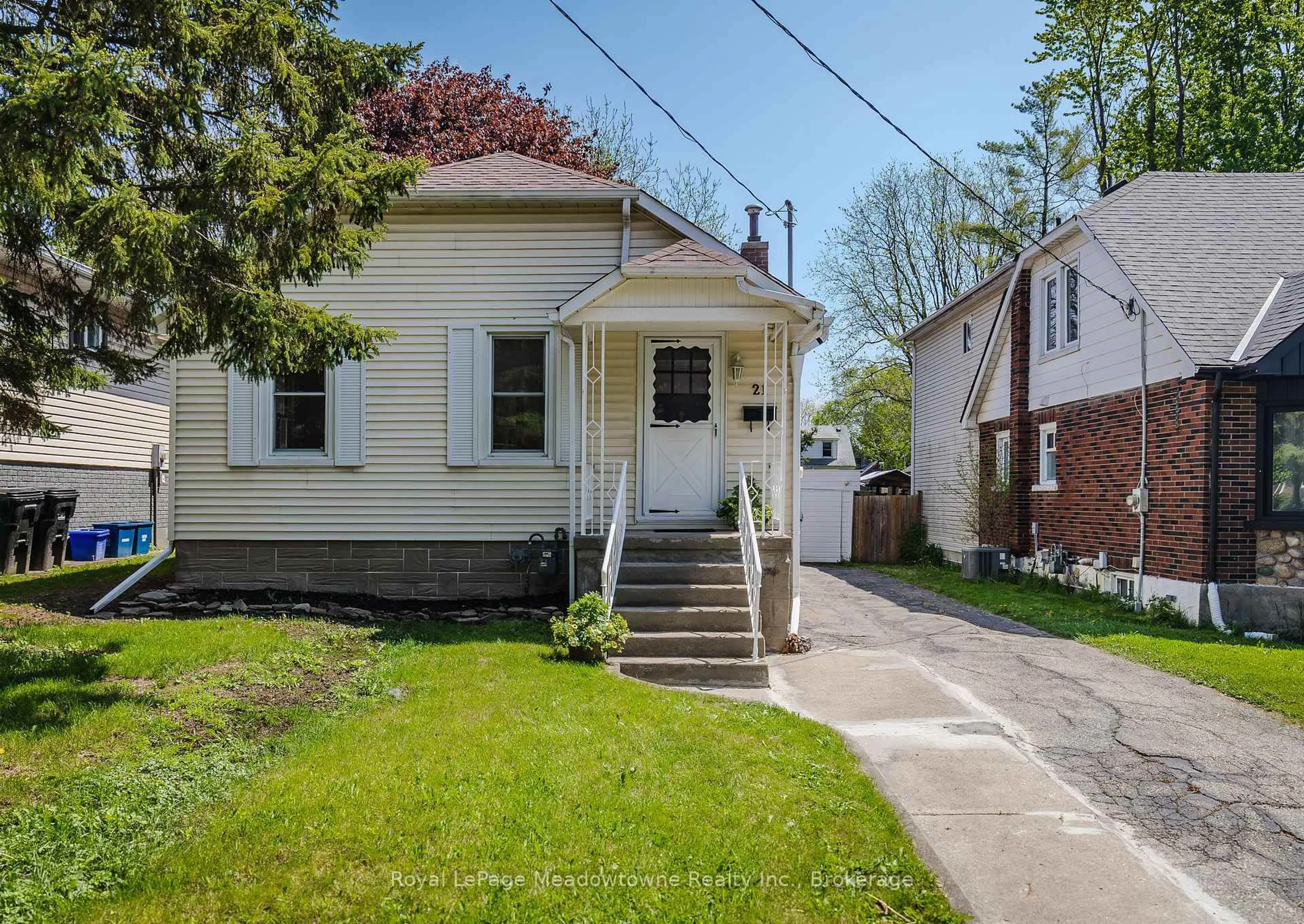 Unknown for 21 Elgin St, Cambridge Ontario N1R 5G8