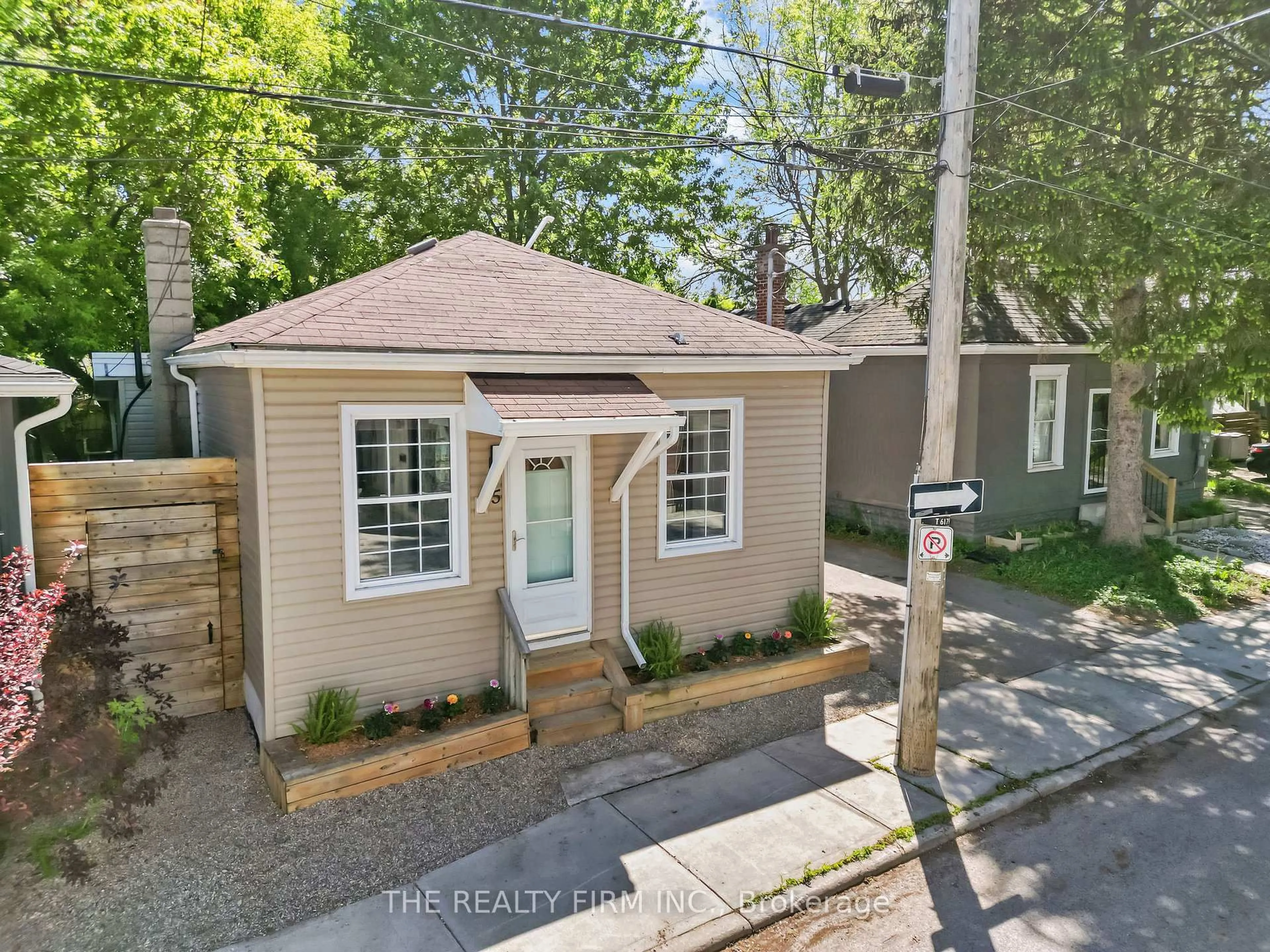 Unknown for 5 Henry St, London East Ontario N6B 2L6