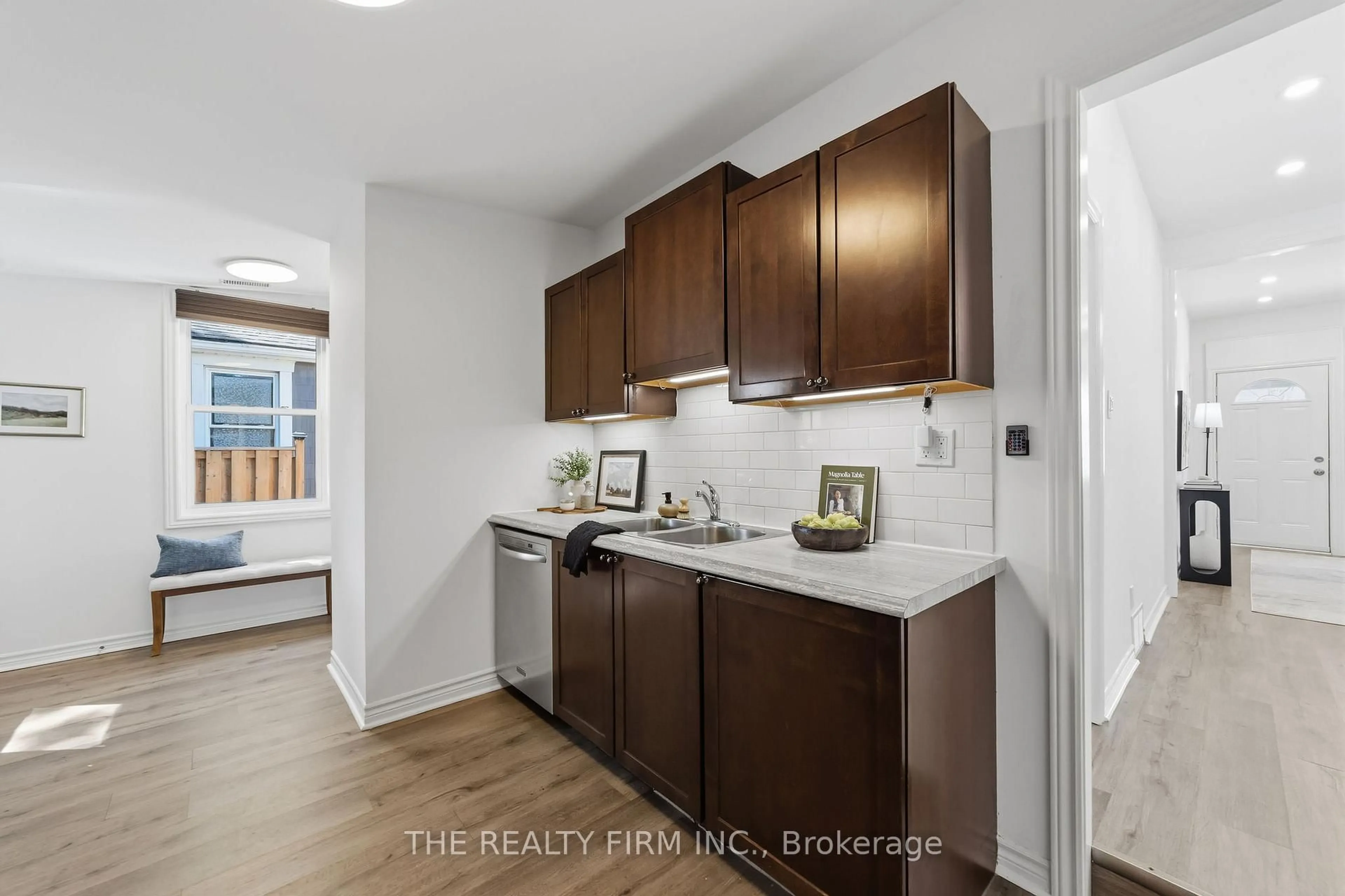 Standard kitchen, unknown for 5 Henry St, London East Ontario N6B 2L6