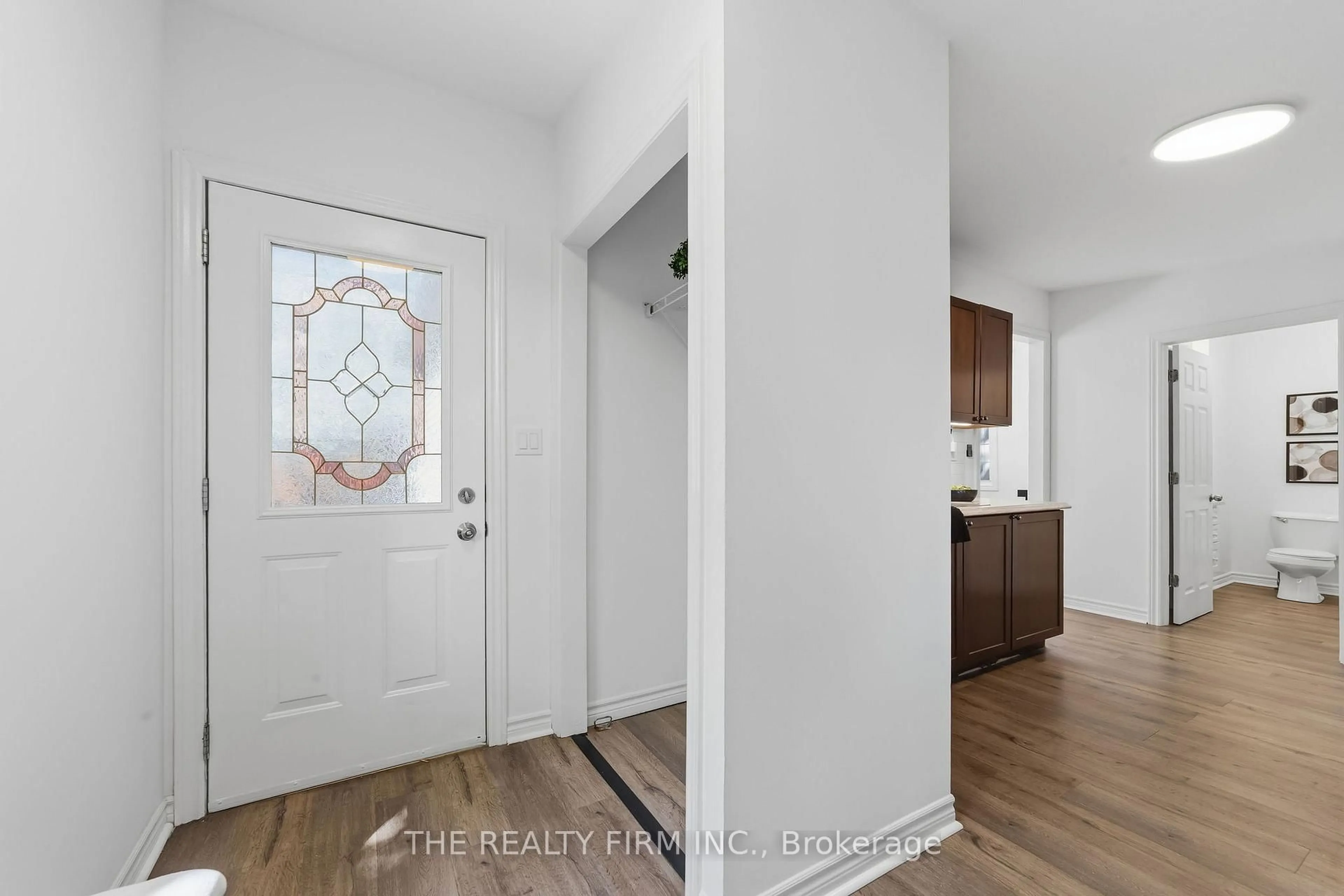 Indoor entryway for 5 Henry St, London East Ontario N6B 2L6