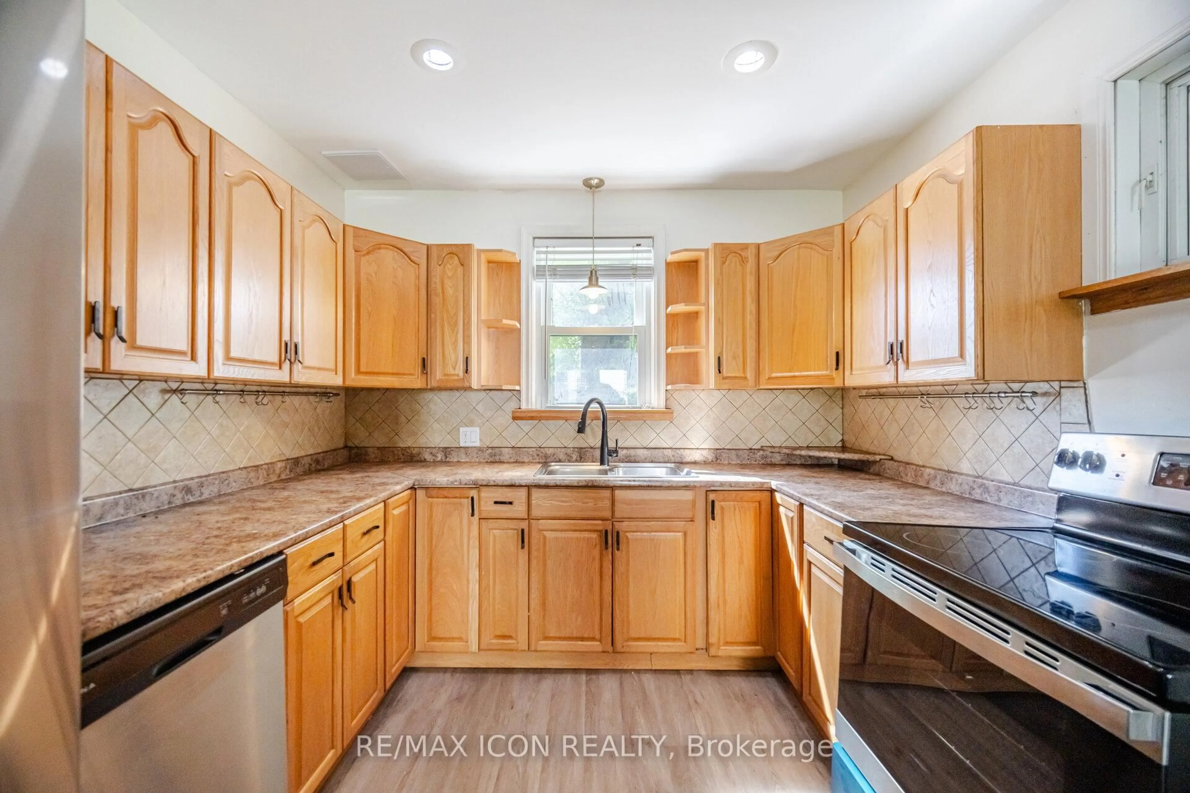 Standard kitchen, ceramic/tile floor for 64 Sheldon Ave, Kitchener Ontario N2H 3M4