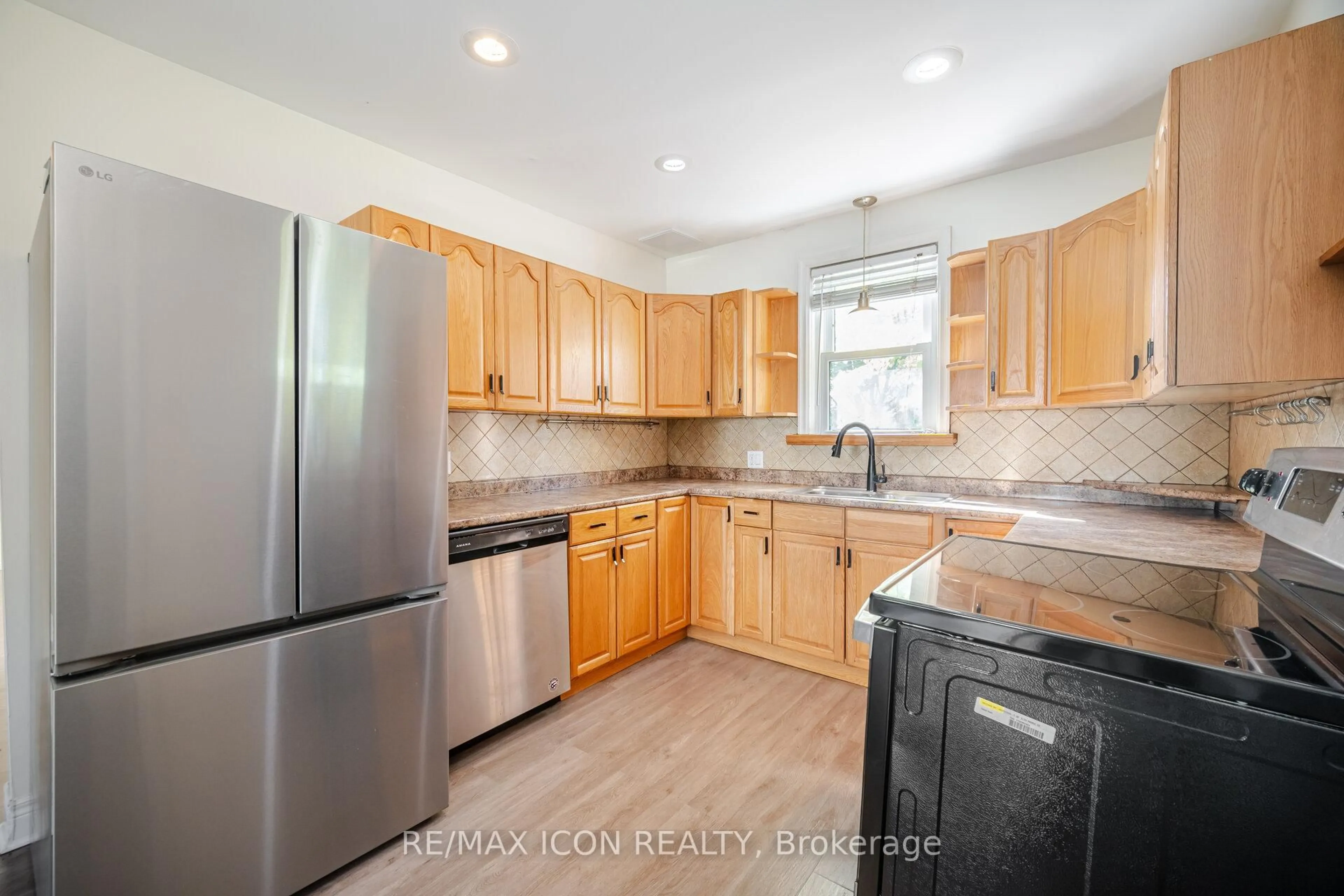 Standard kitchen, unknown for 64 Sheldon Ave, Kitchener Ontario N2H 3M4
