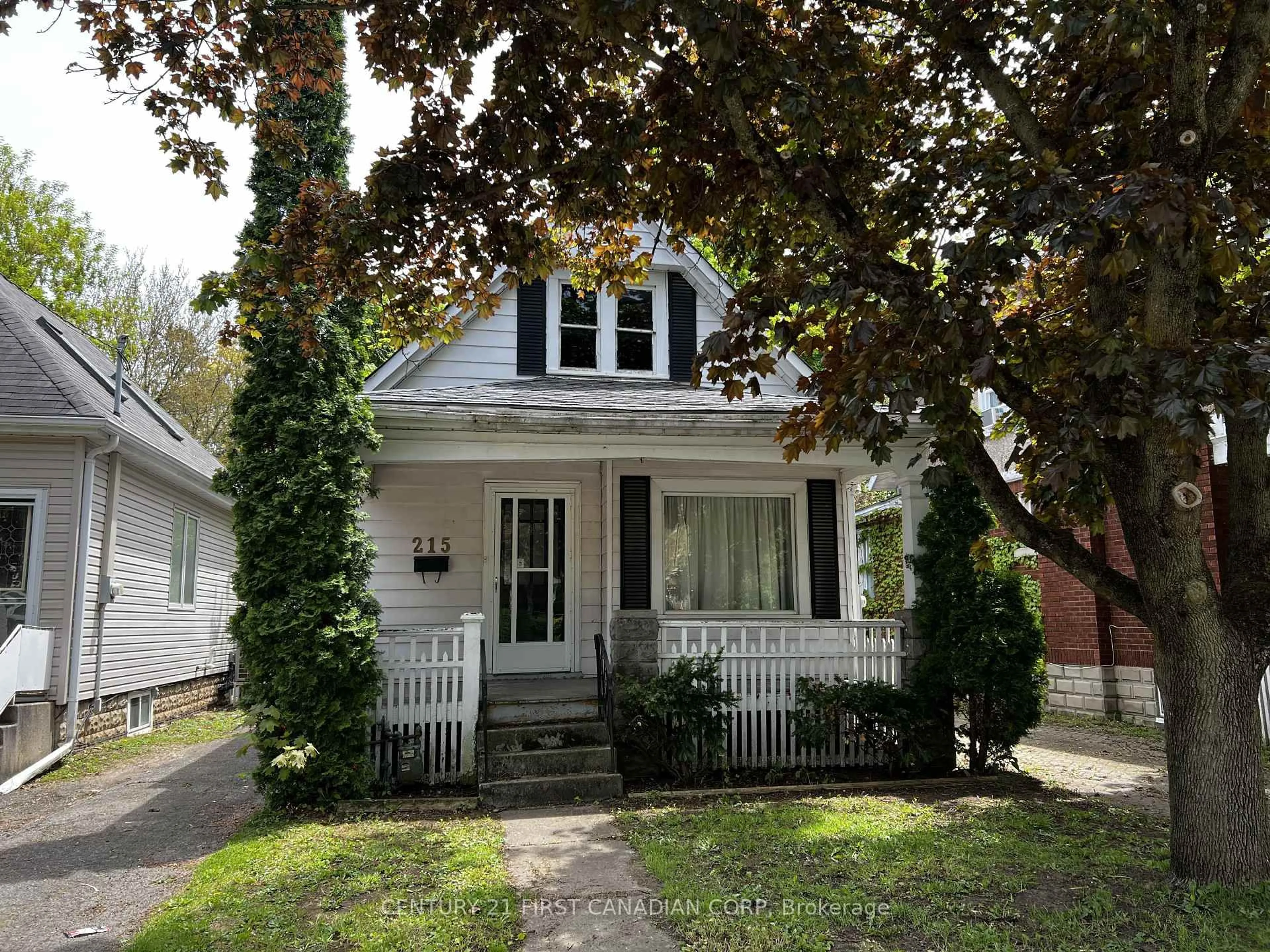 Unknown for 215 Bernard Ave, London East Ontario N6A 2M9