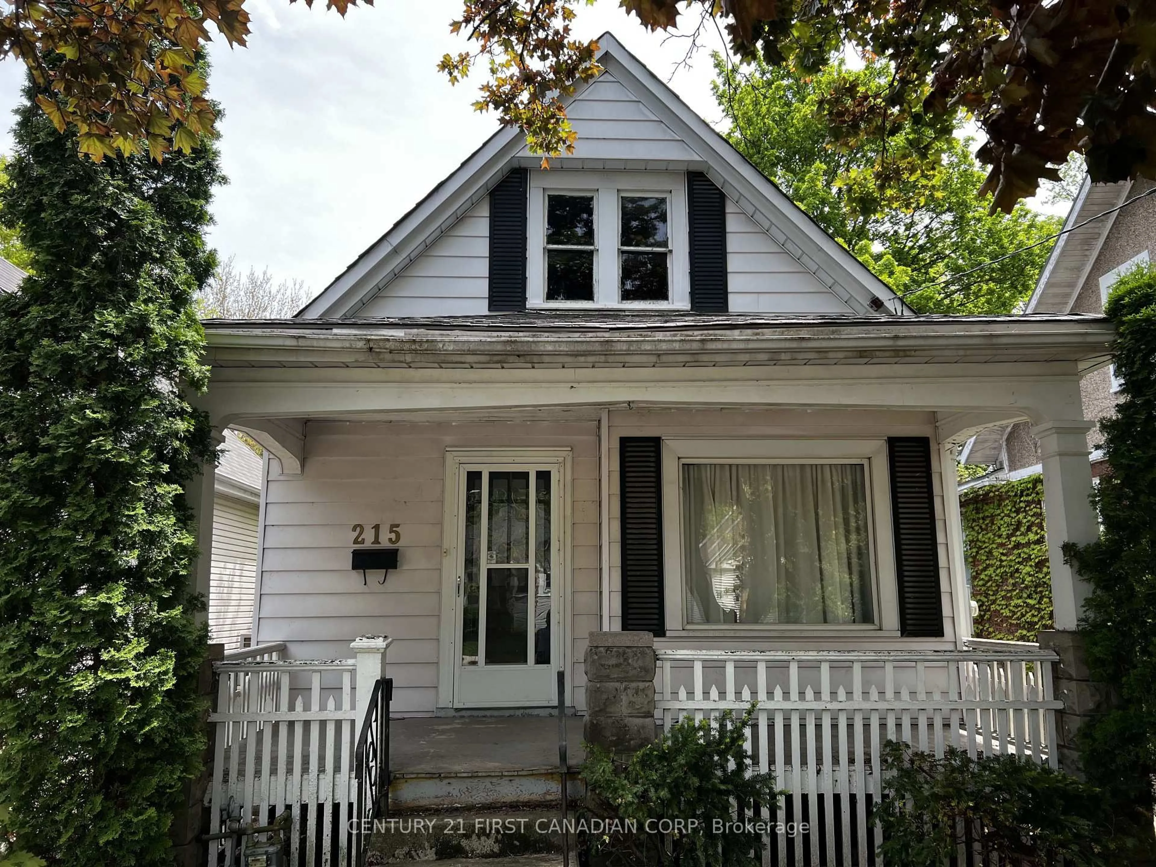 Home with vinyl exterior material, street for 215 Bernard Ave, London East Ontario N6A 2M9