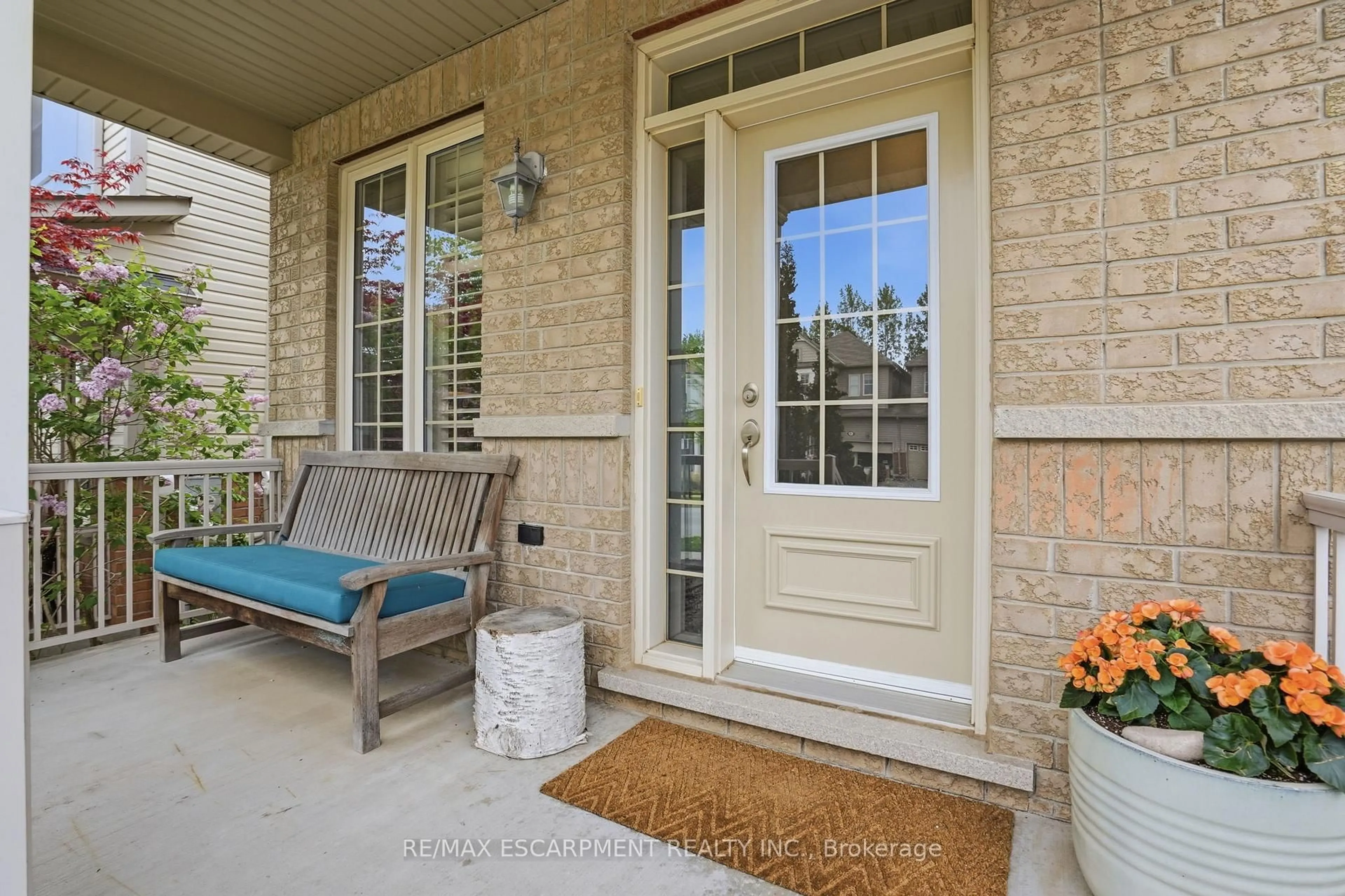 Indoor entryway for 22 Cathedral St, Hamilton Ontario L8B 0S3