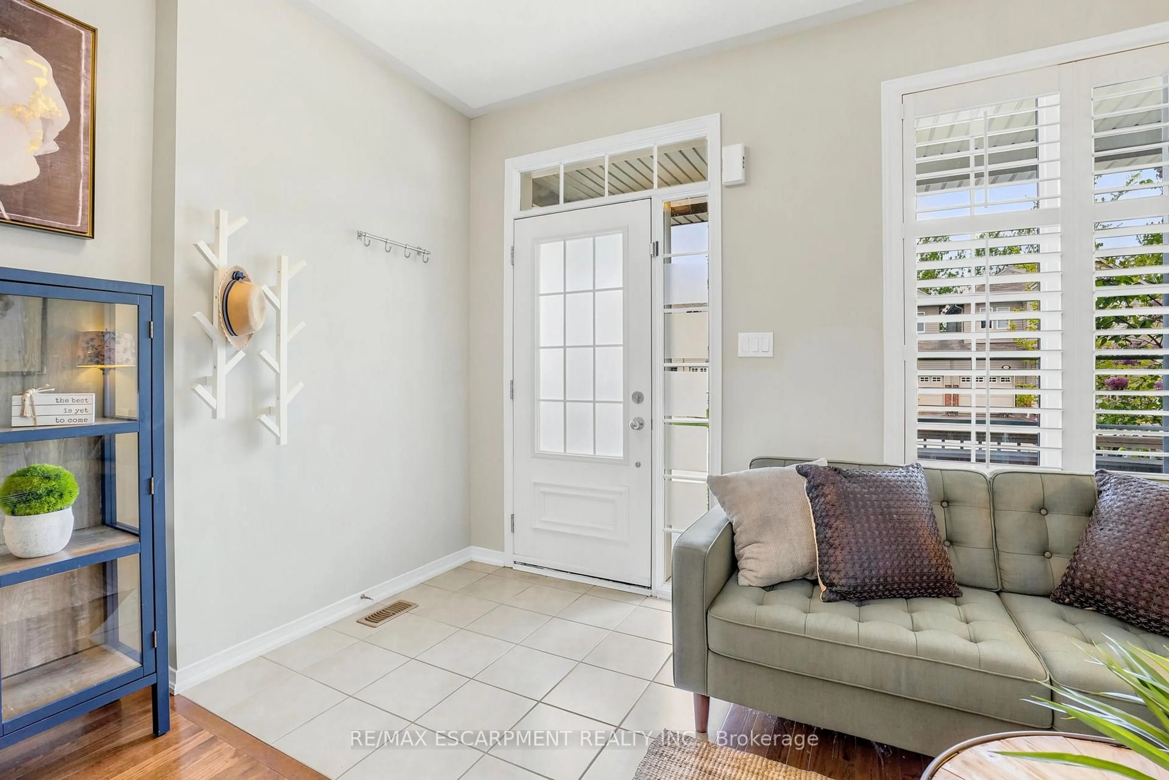Indoor entryway for 22 Cathedral St, Hamilton Ontario L8B 0S3