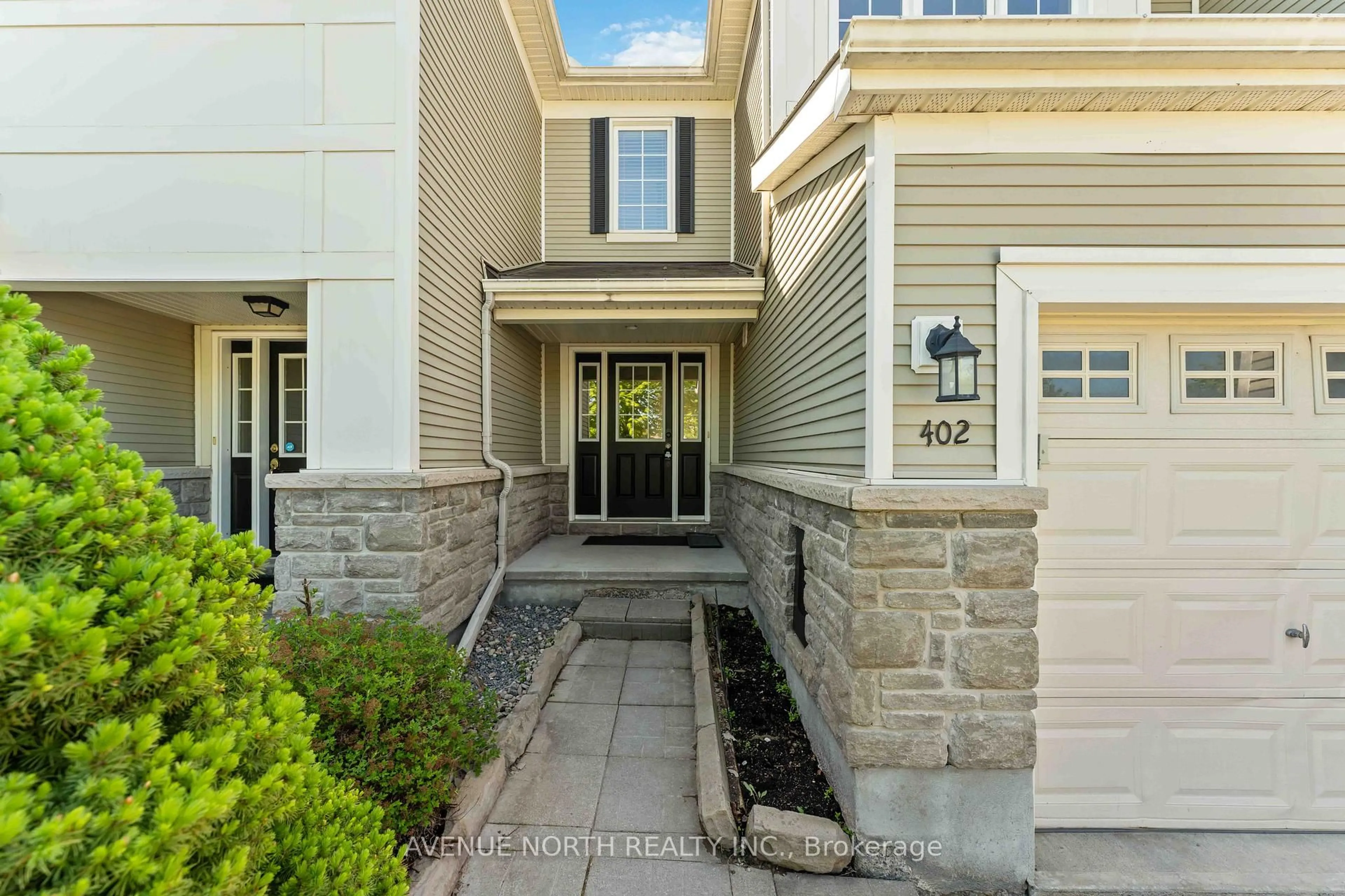 Indoor entryway for 402 Ashbourne Cres, Ottawa Ontario K2J 0H7