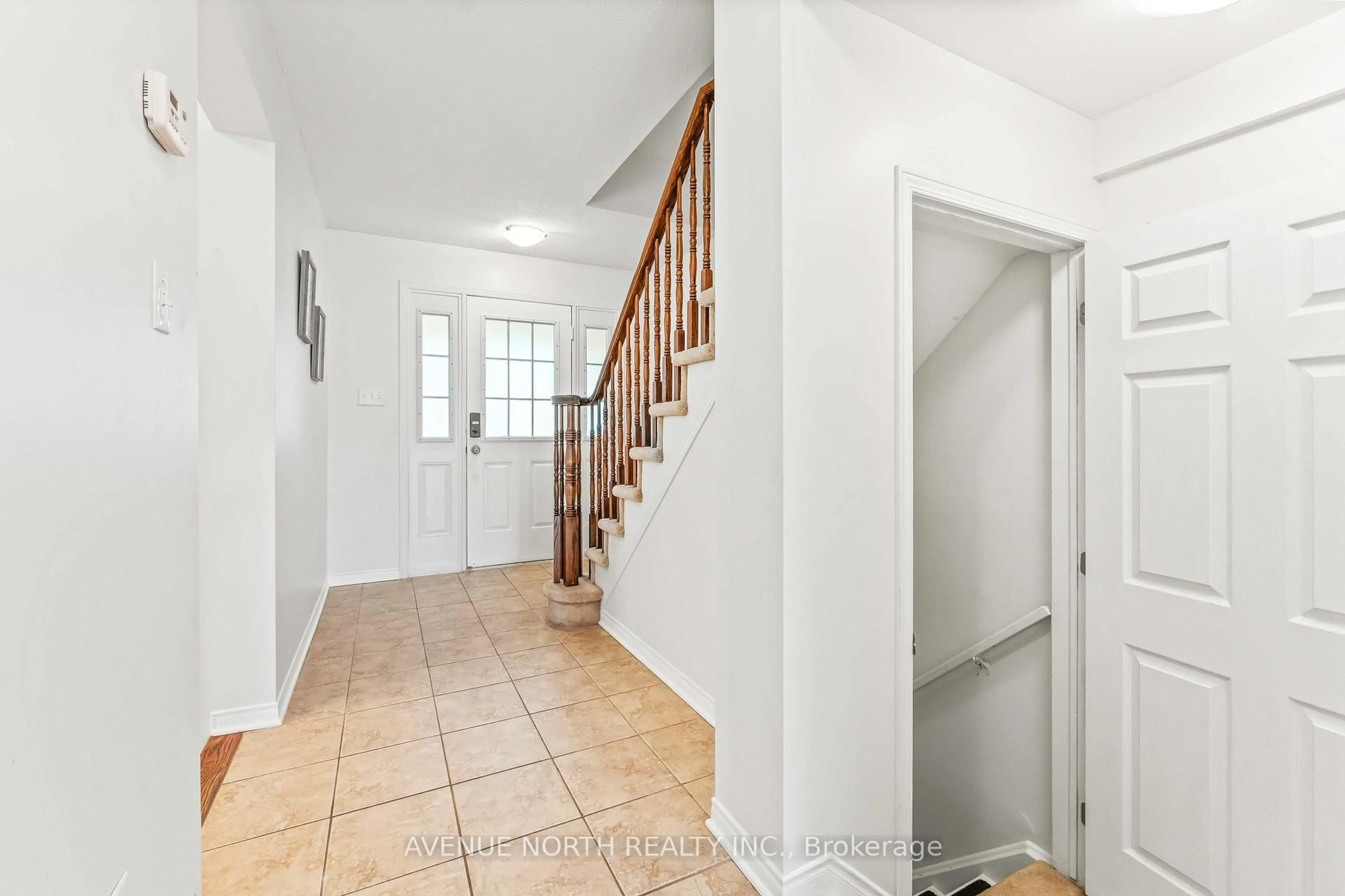 Indoor entryway for 402 Ashbourne Cres, Ottawa Ontario K2J 0H7