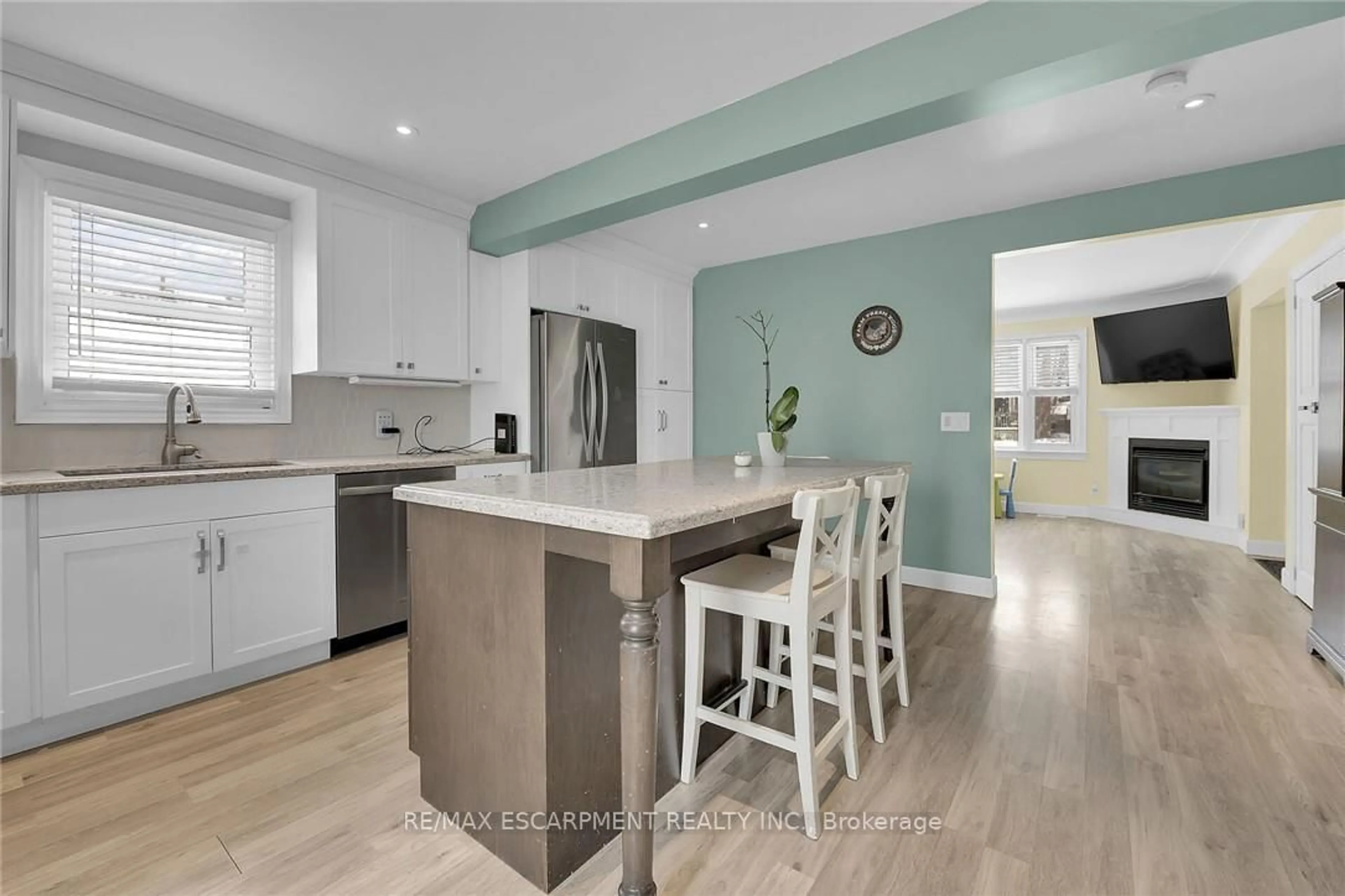 Open concept kitchen, unknown for 62 Knoll St, Port Colborne Ontario L3K 5A6
