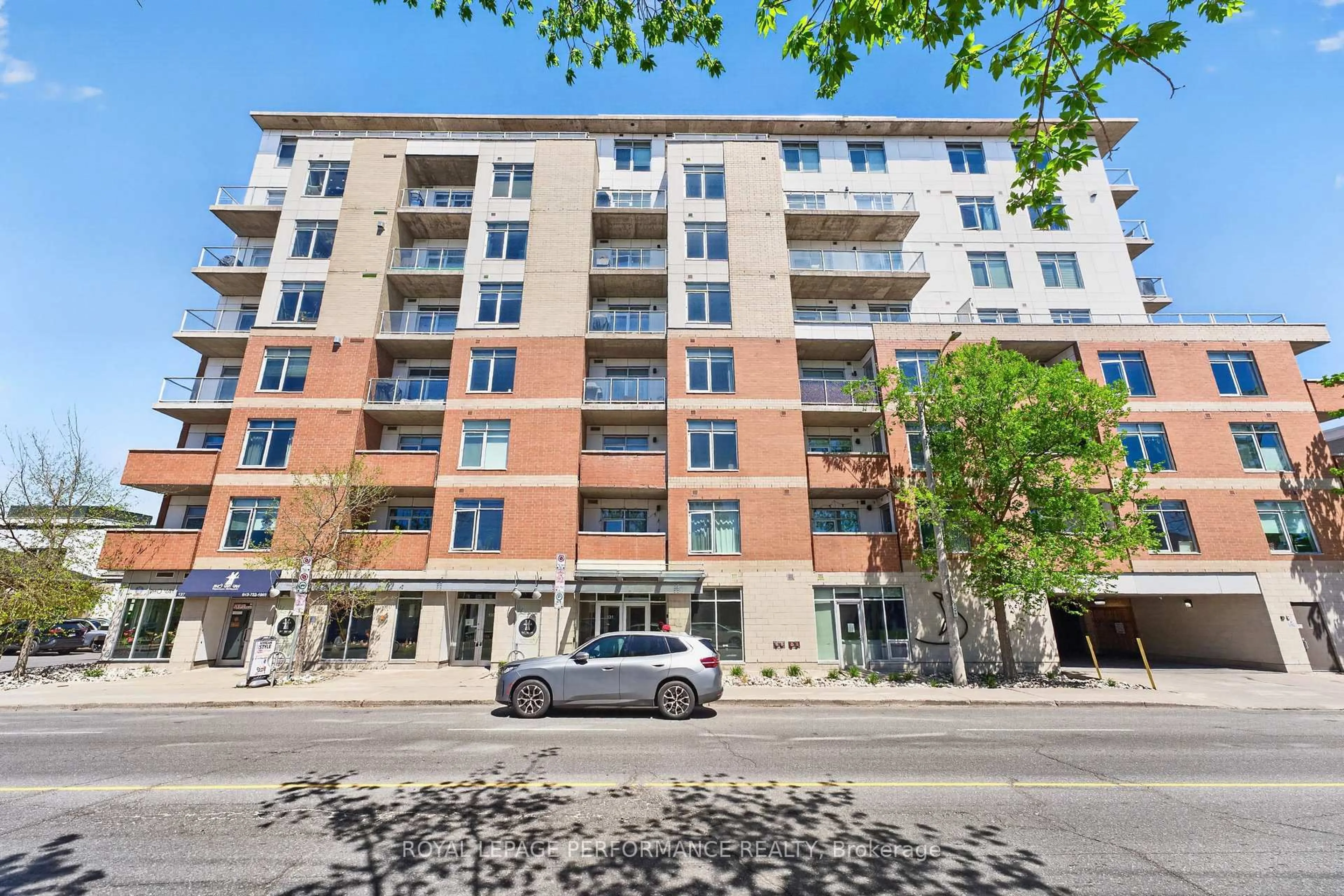 Patio, building for 131 Holland Ave #203, Ottawa Ontario K1Y 3A2