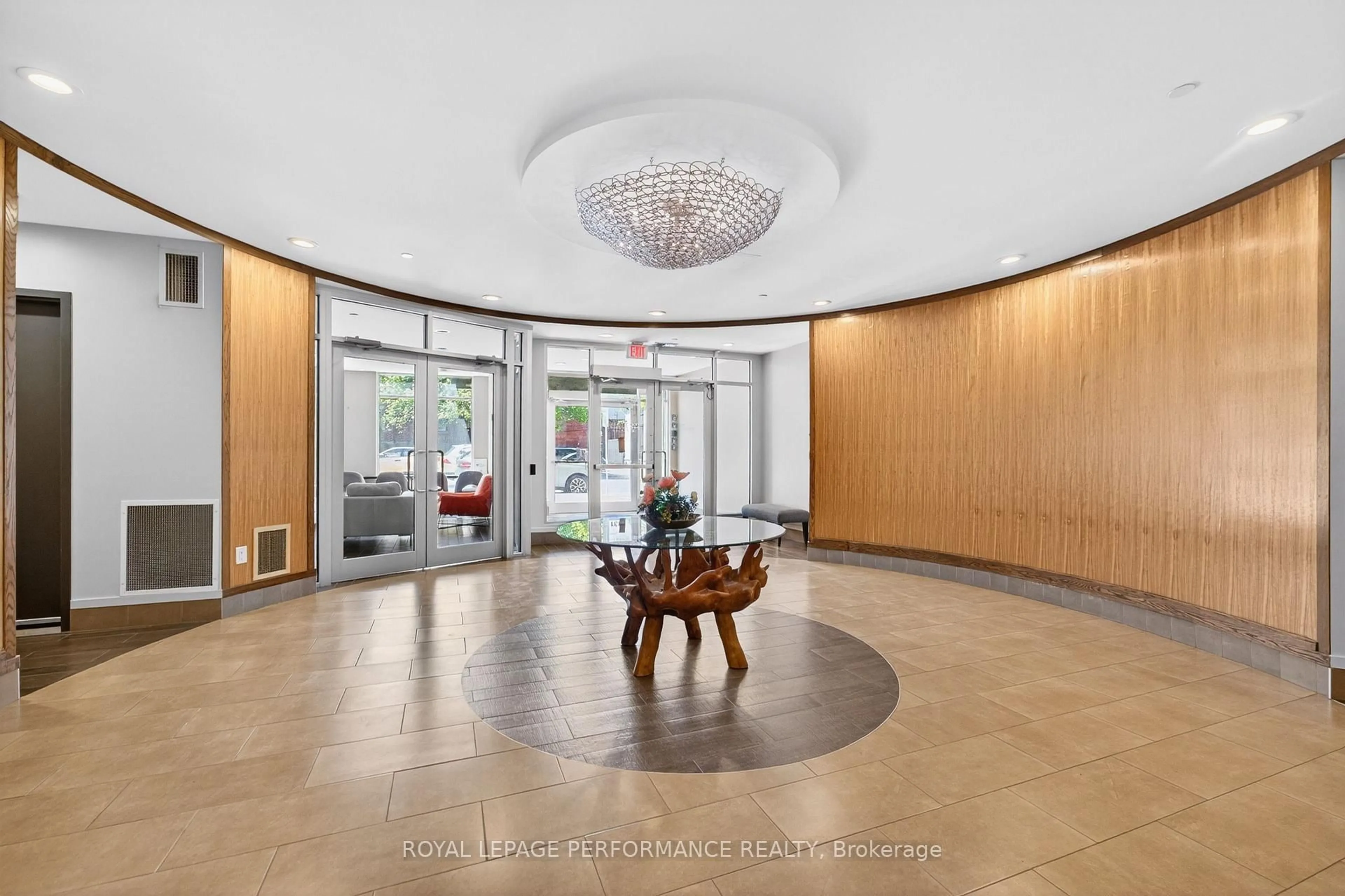 Indoor foyer for 131 Holland Ave #203, Ottawa Ontario K1Y 3A2