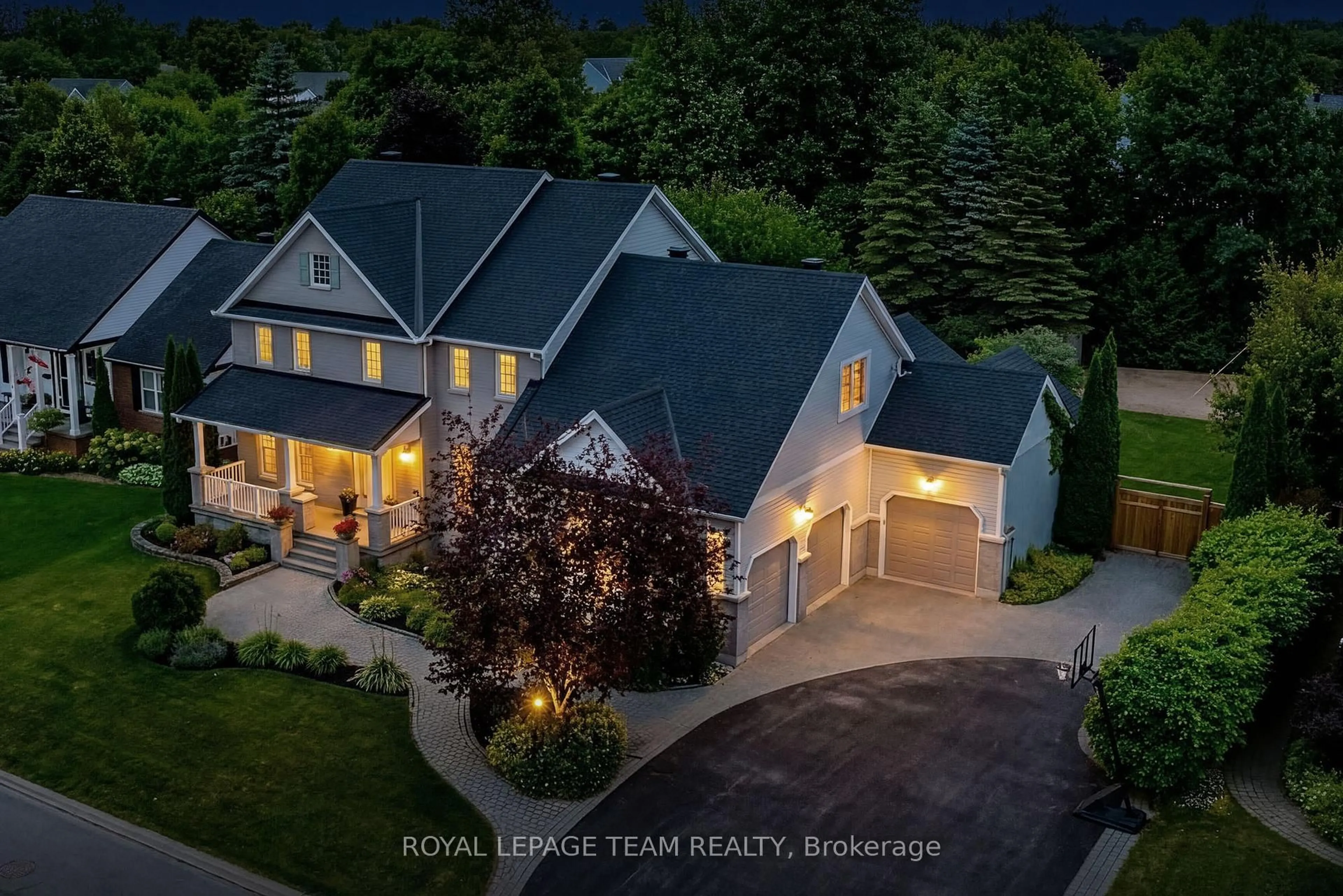A pic from outside/outdoor area/front of a property/back of a property/a pic from drone, unknown for 10 Beechgrove Gdns, Stittsville Ontario K2S 1W5