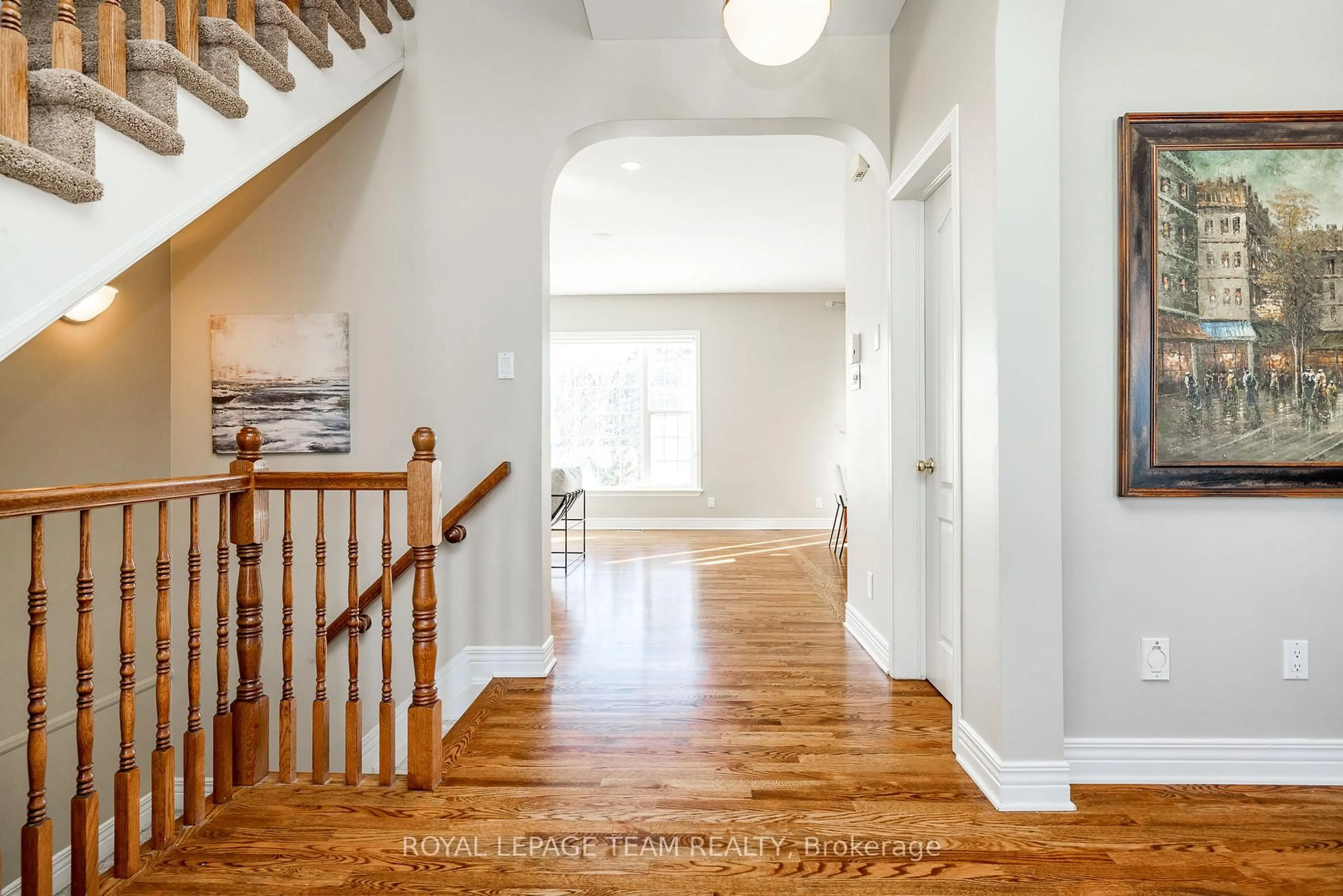 Indoor entryway for 10 Beechgrove Gdns, Stittsville Ontario K2S 1W5
