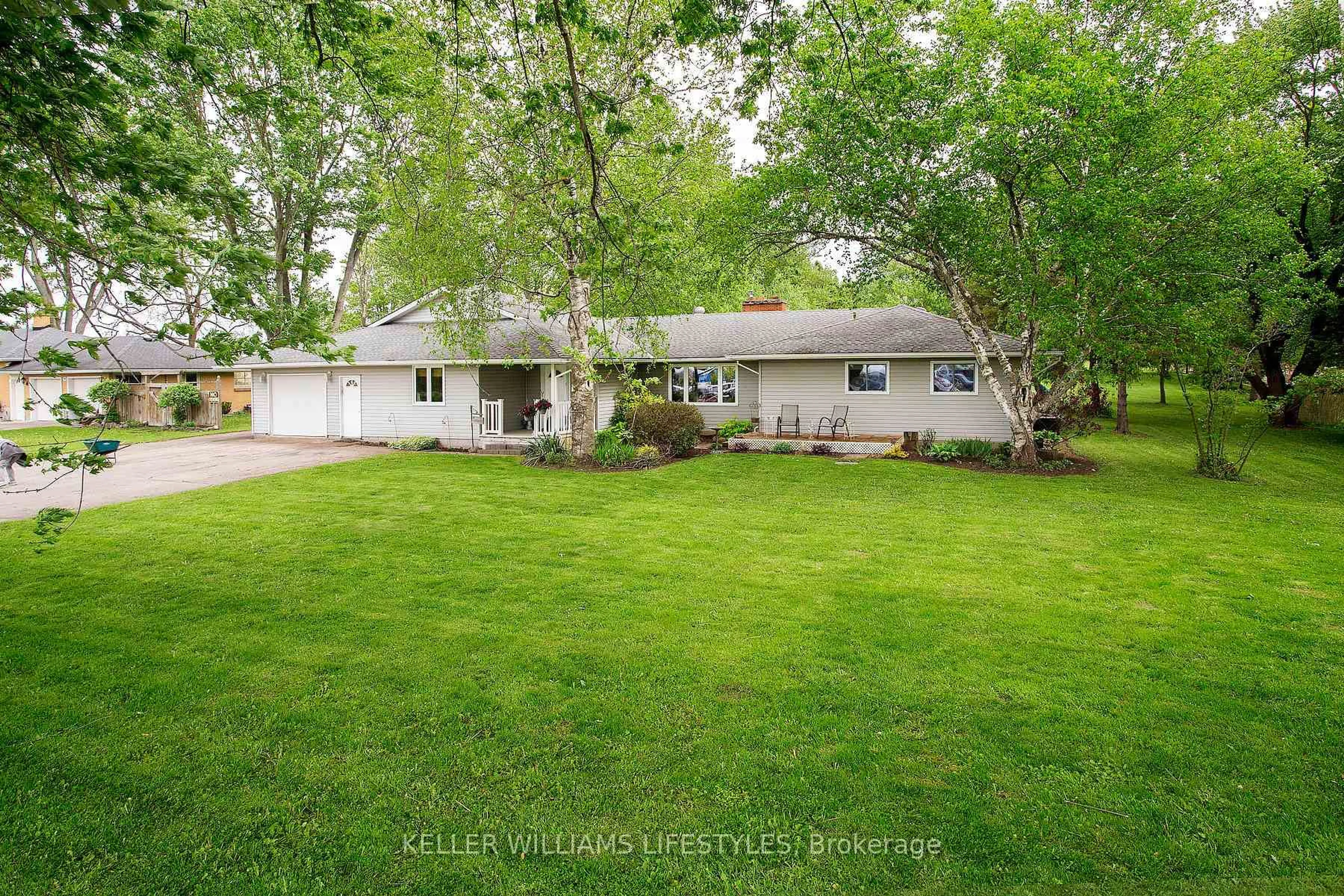 A pic from outside/outdoor area/front of a property/back of a property/a pic from drone, unknown for 1468 Gainsborough Rd, London North Ontario N6H 5L2