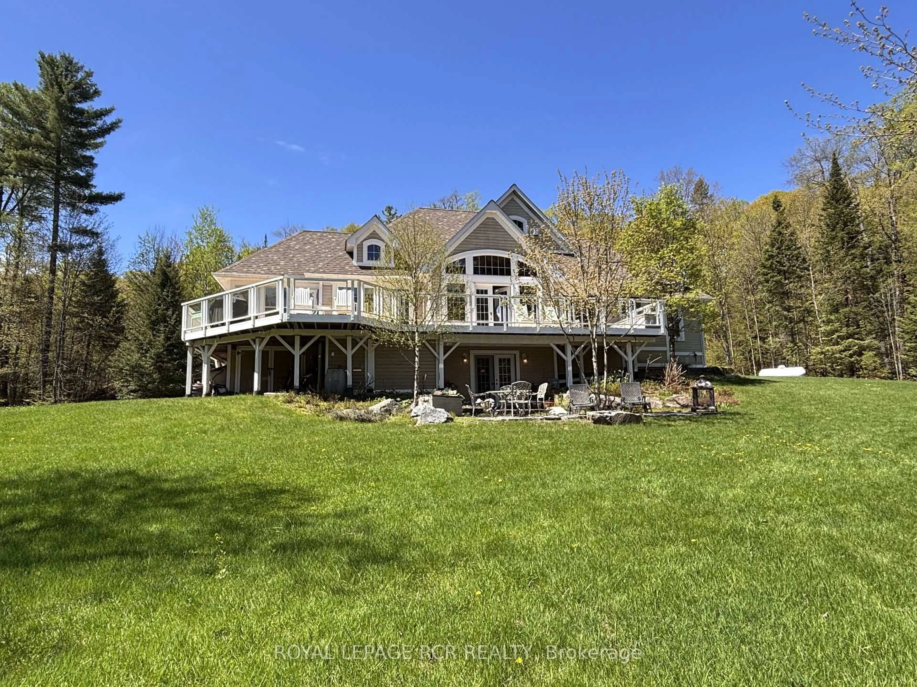 A pic from outside/outdoor area/front of a property/back of a property/a pic from drone, water/lake/river/ocean view for 4 Mcgregor Way, Bracebridge Ontario P0B 1L0