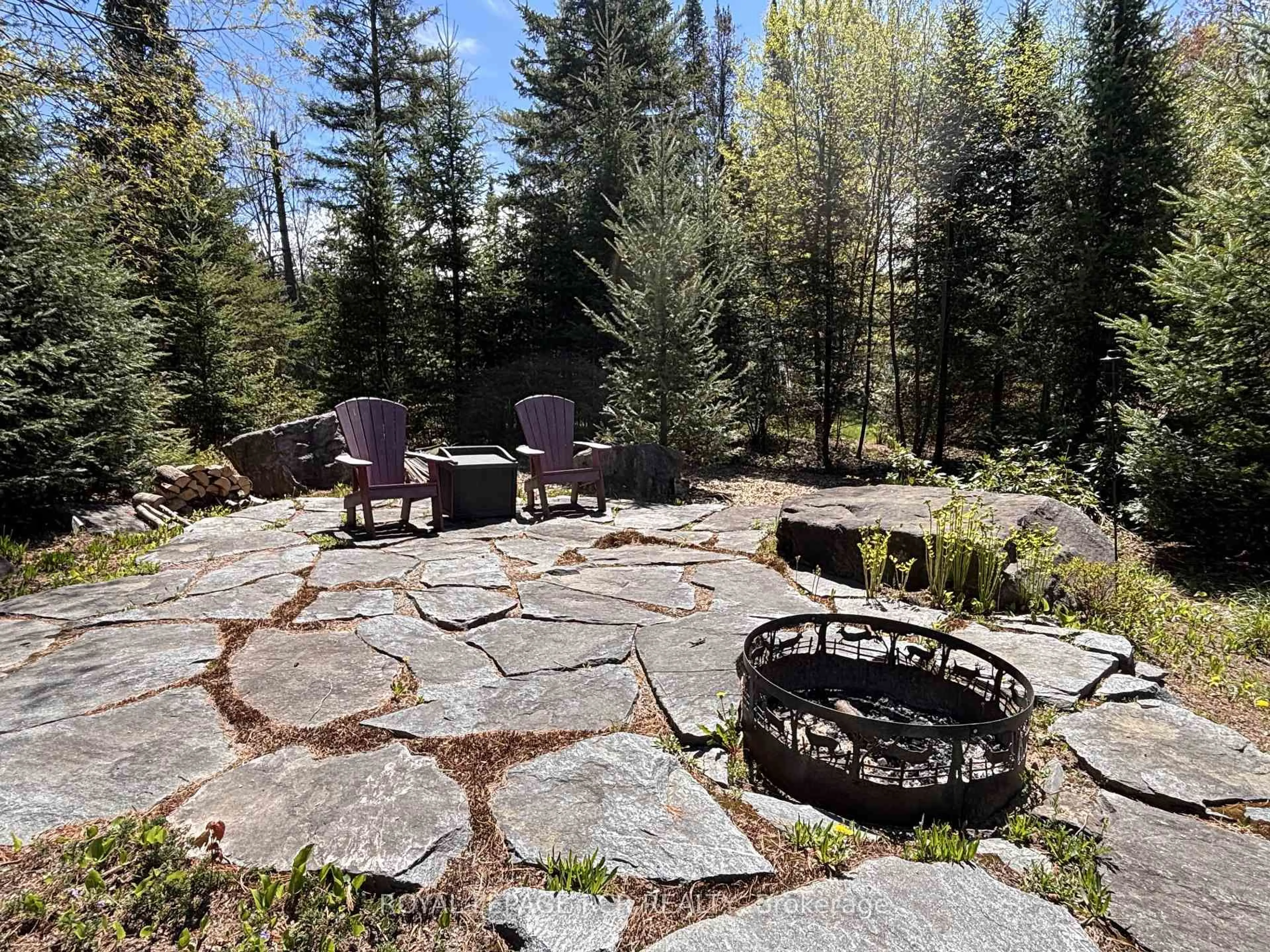 Patio, forest/trees view for 4 Mcgregor Way, Bracebridge Ontario P0B 1L0