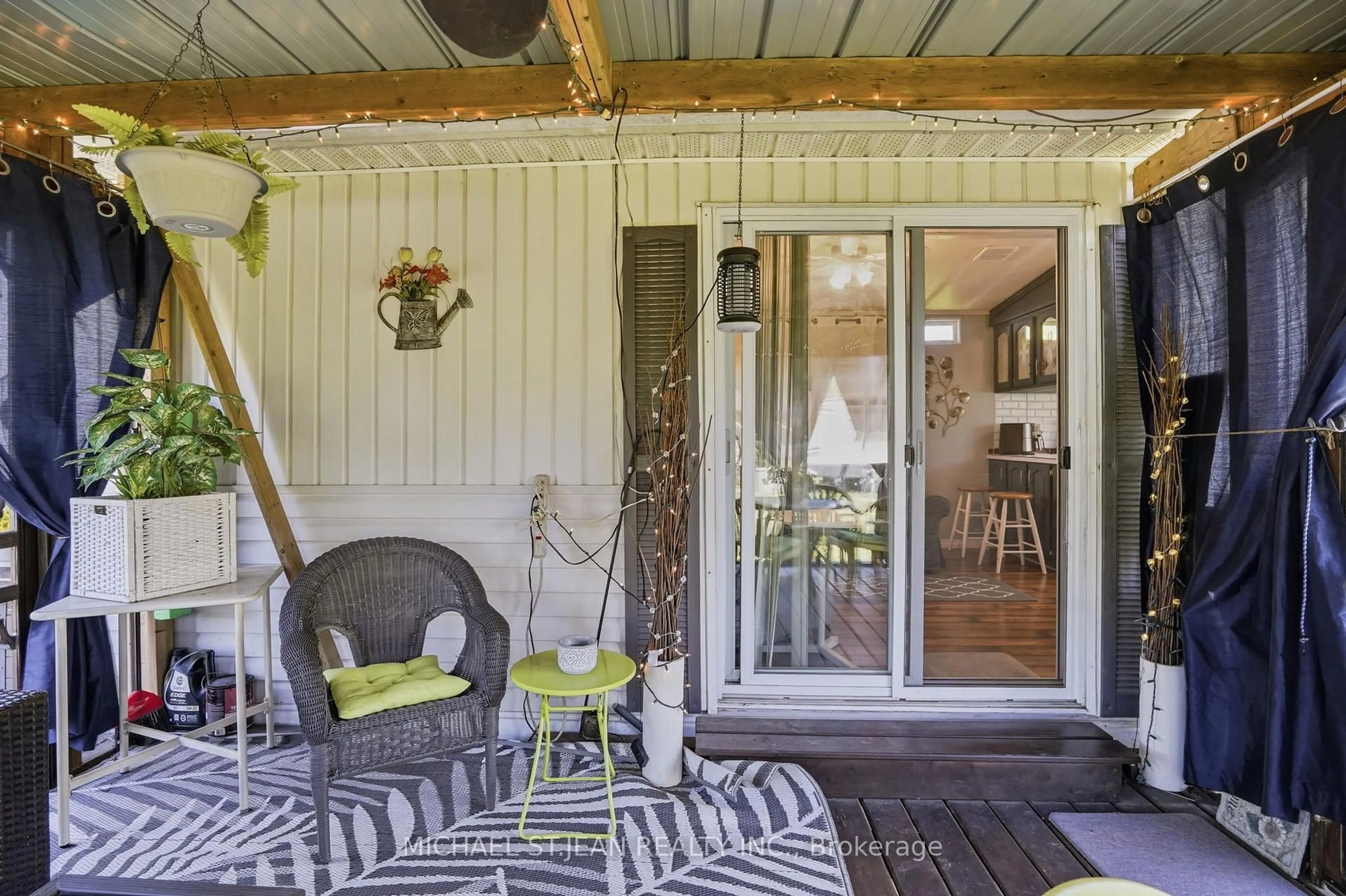 Patio, street for 2490 Governors Rd #B34, Hamilton Ontario L0R 1T0