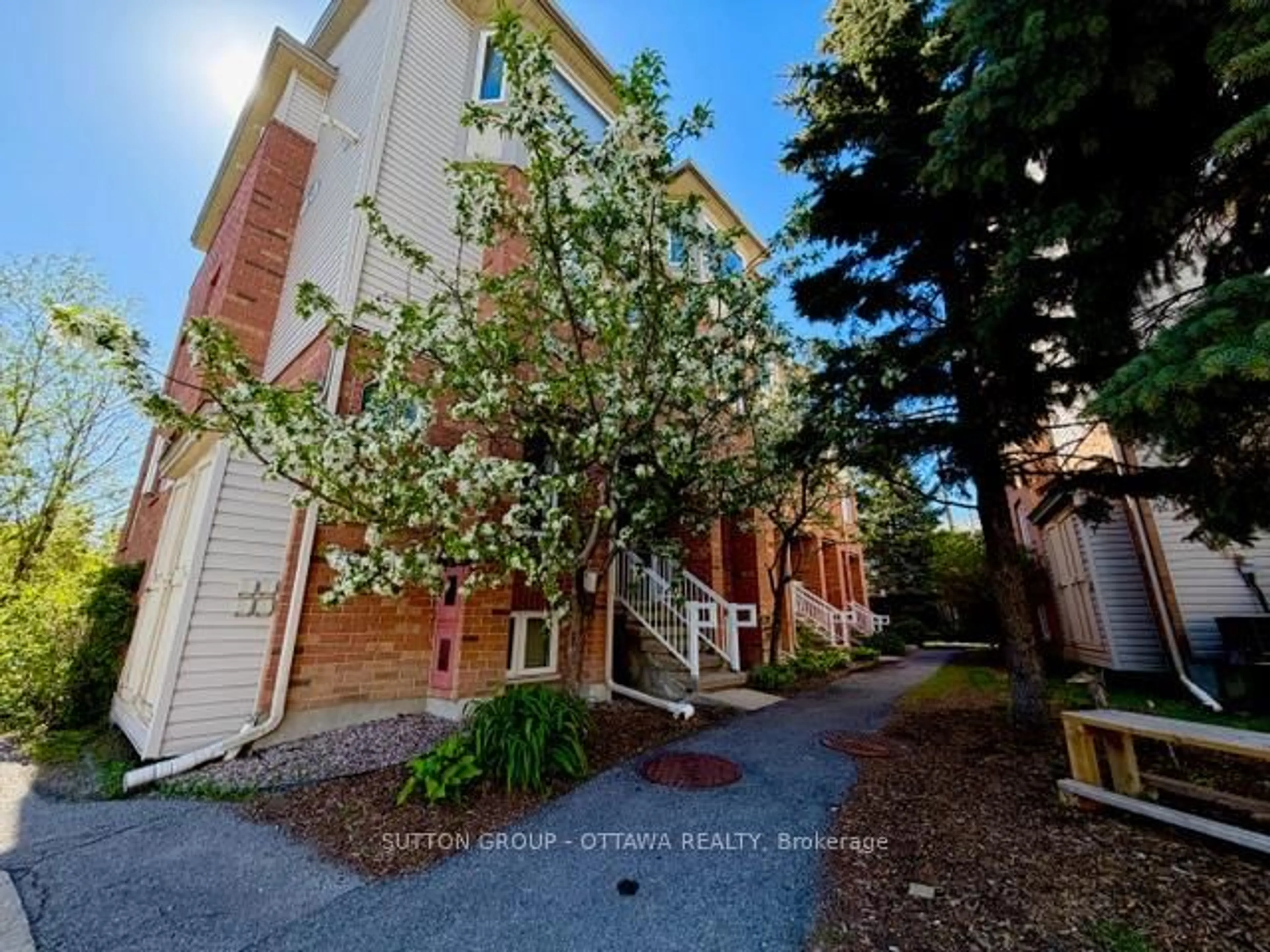 A pic from outside/outdoor area/front of a property/back of a property/a pic from drone, street for 115 Tall Pines Private, Ottawa Ontario K2H 1H1