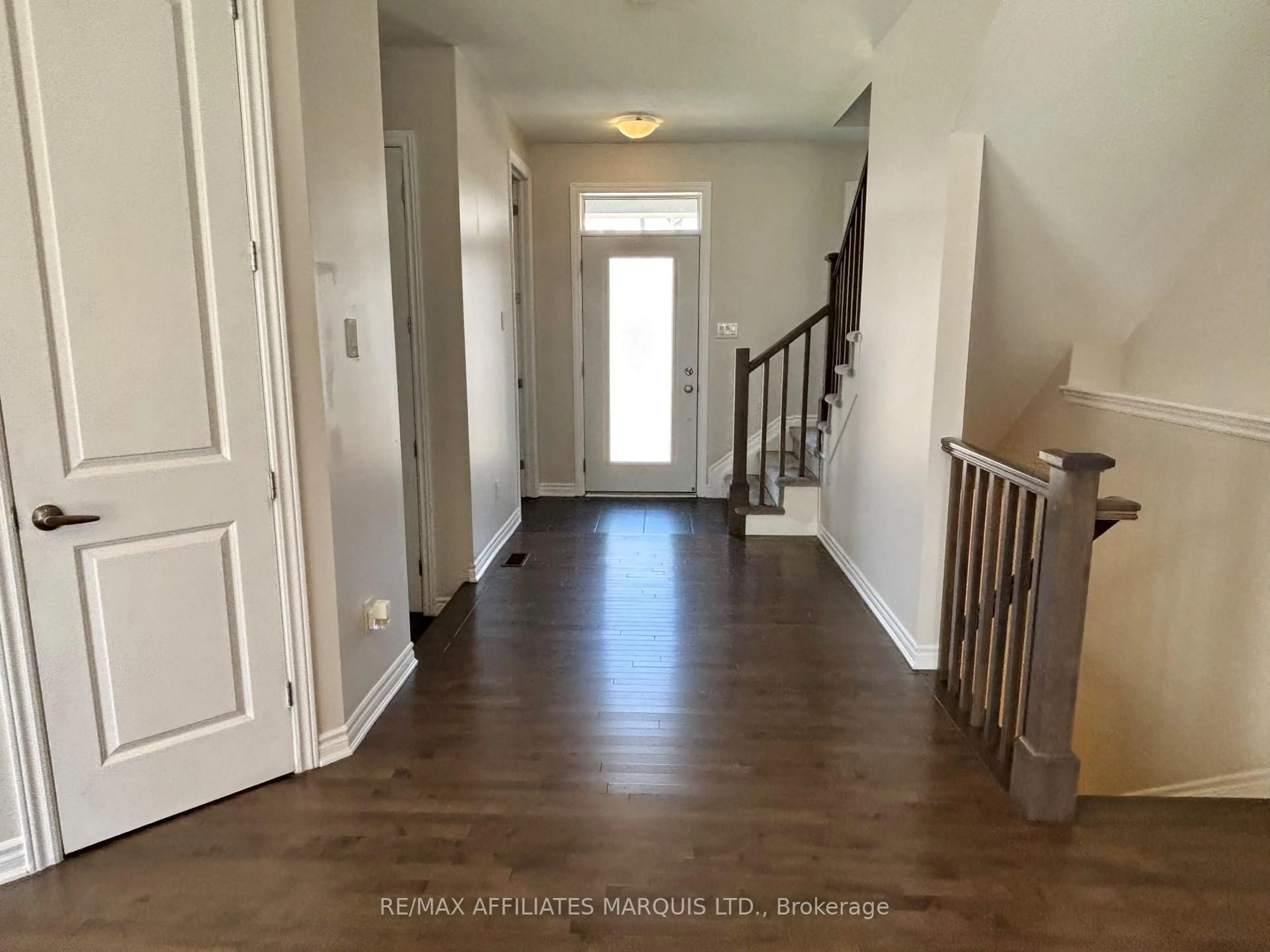 Indoor entryway for 526 Sturnidae St, Barrhaven Ontario K6J 6W9
