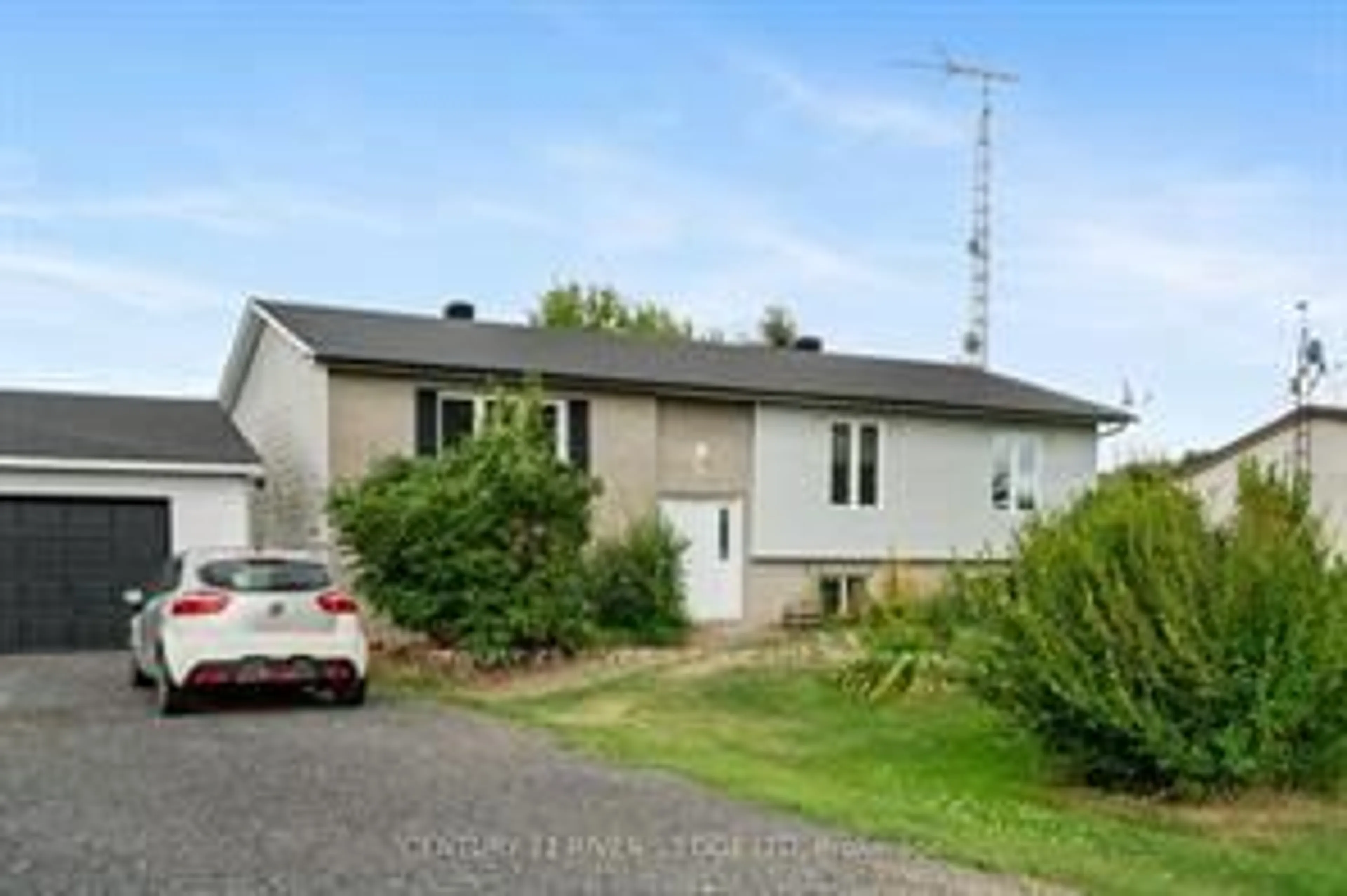A pic from outside/outdoor area/front of a property/back of a property/a pic from drone, street for 11888 County Road 18 Rd, South Dundas Ontario K0C 2H0