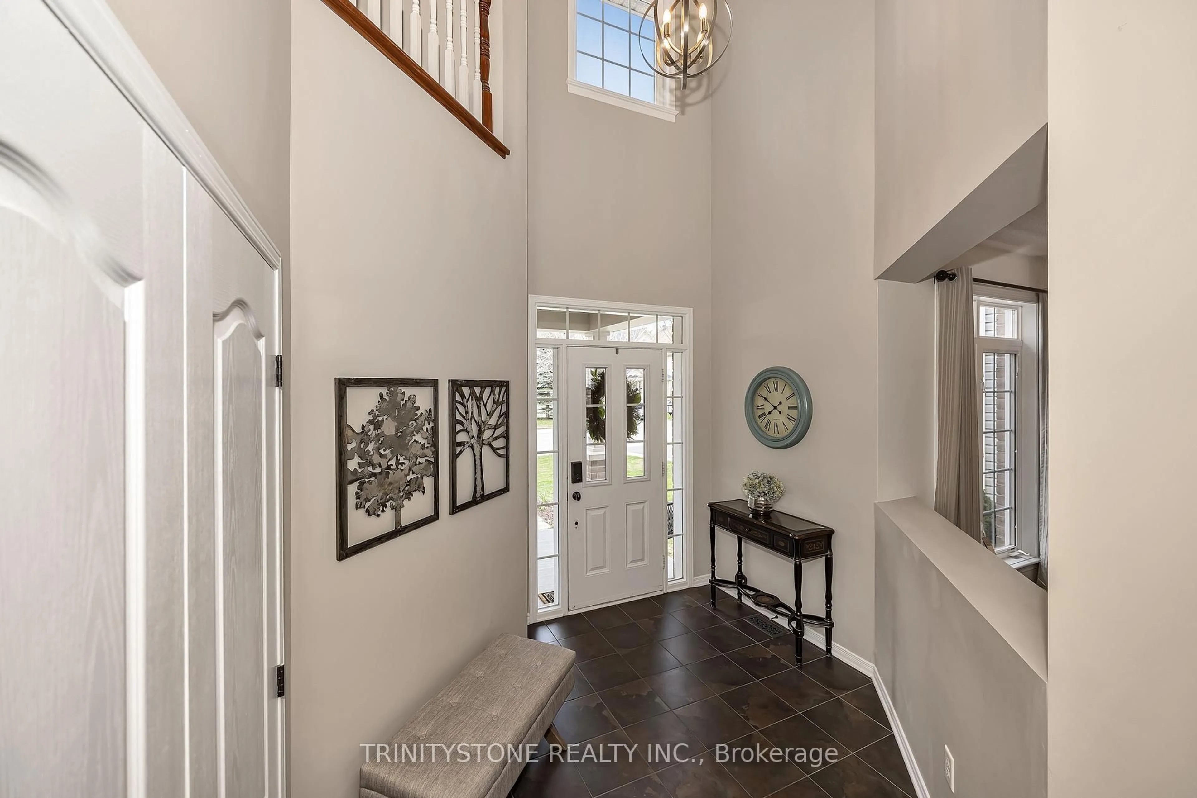 Indoor entryway for 502 Dalewood Cres, Stittsville Ontario K2S 0L2
